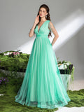 Kleid mit Kettendetail und tiefem Ausschnitt aus Mesh-Overlay