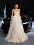 Gorgeous Lace-up Backless Applique Detail Tulle Wedding Dress