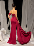 Elegant Satin Red Carpet Gown with High Slit & Strapless Design – Luxurious Evening Wear for Formal Galas & Luxury Events