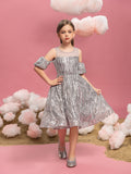 Tween Mädchen-Partykleid mit Puffärmeln und kontrastierendem Netzstoff und Pailletten