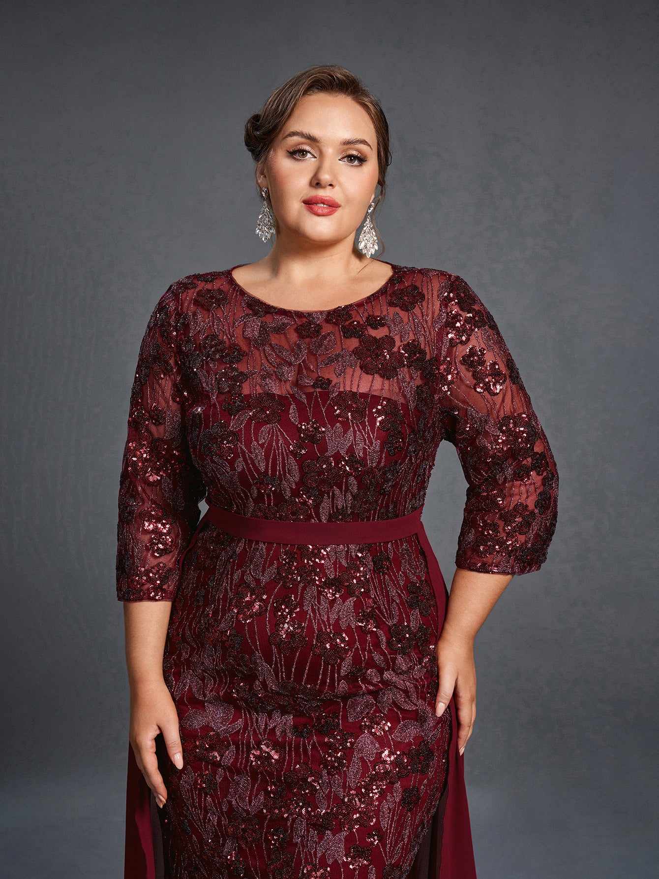 Plus Womens' Luxurious Evening Gown with Embroidered Sequin Detailing & Chiffon Skirt – Sculpted Bodice & Sheer Train for Formal Galas
