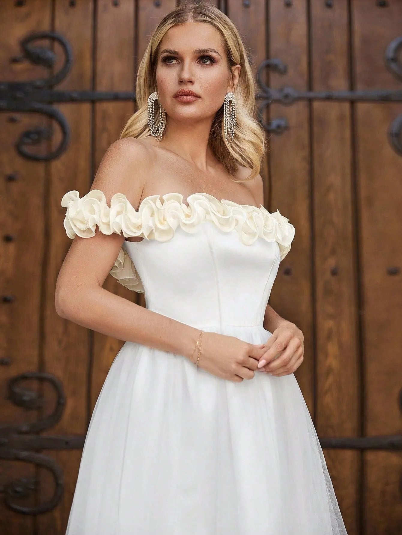 Off Shoulder Satin Bodice Contrast Organza Hem Wedding Dress - Elonnashop