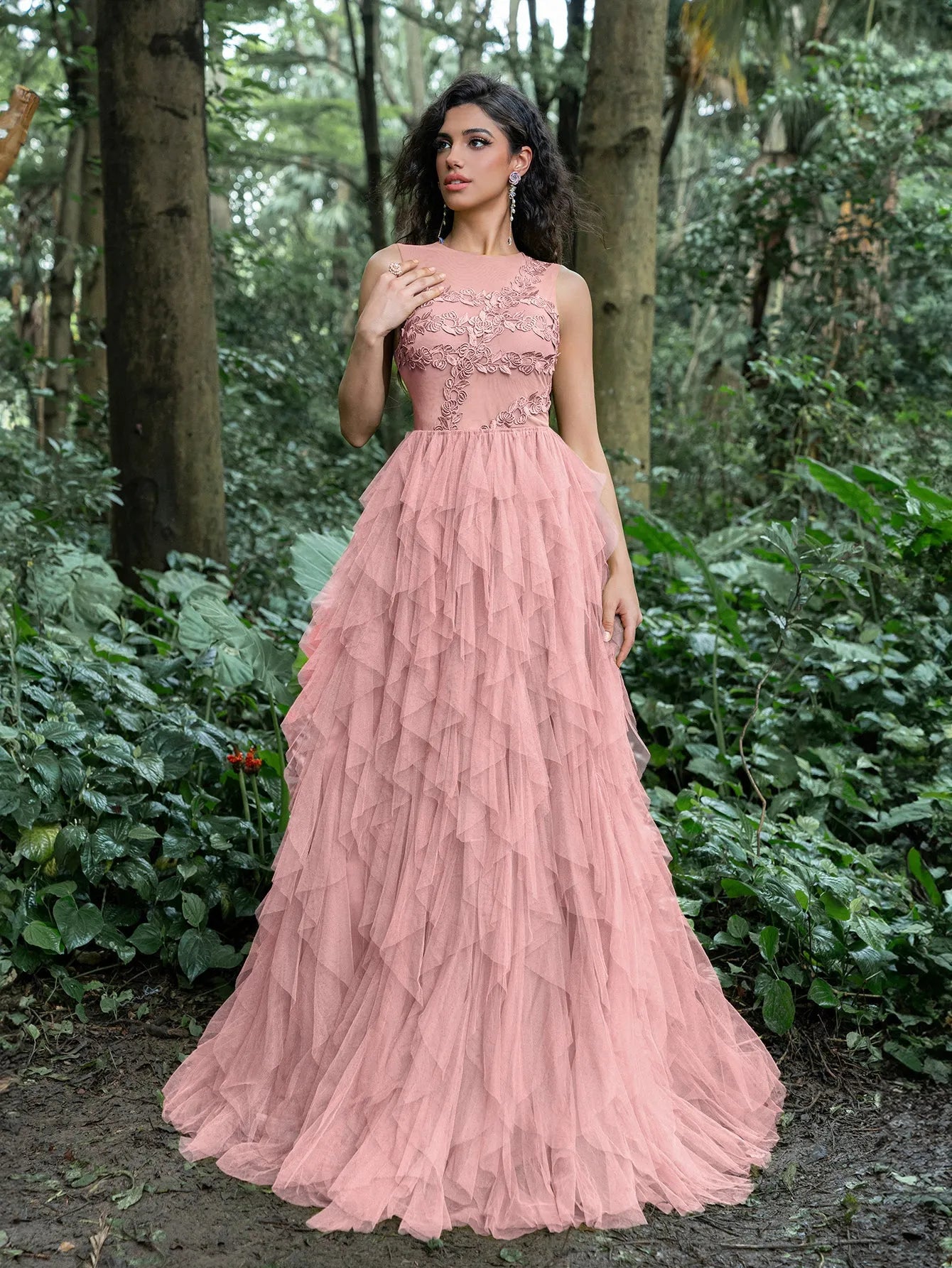 Gorgeous Applique Detail Cascading Ruffle Hem Tulle Prom Dress