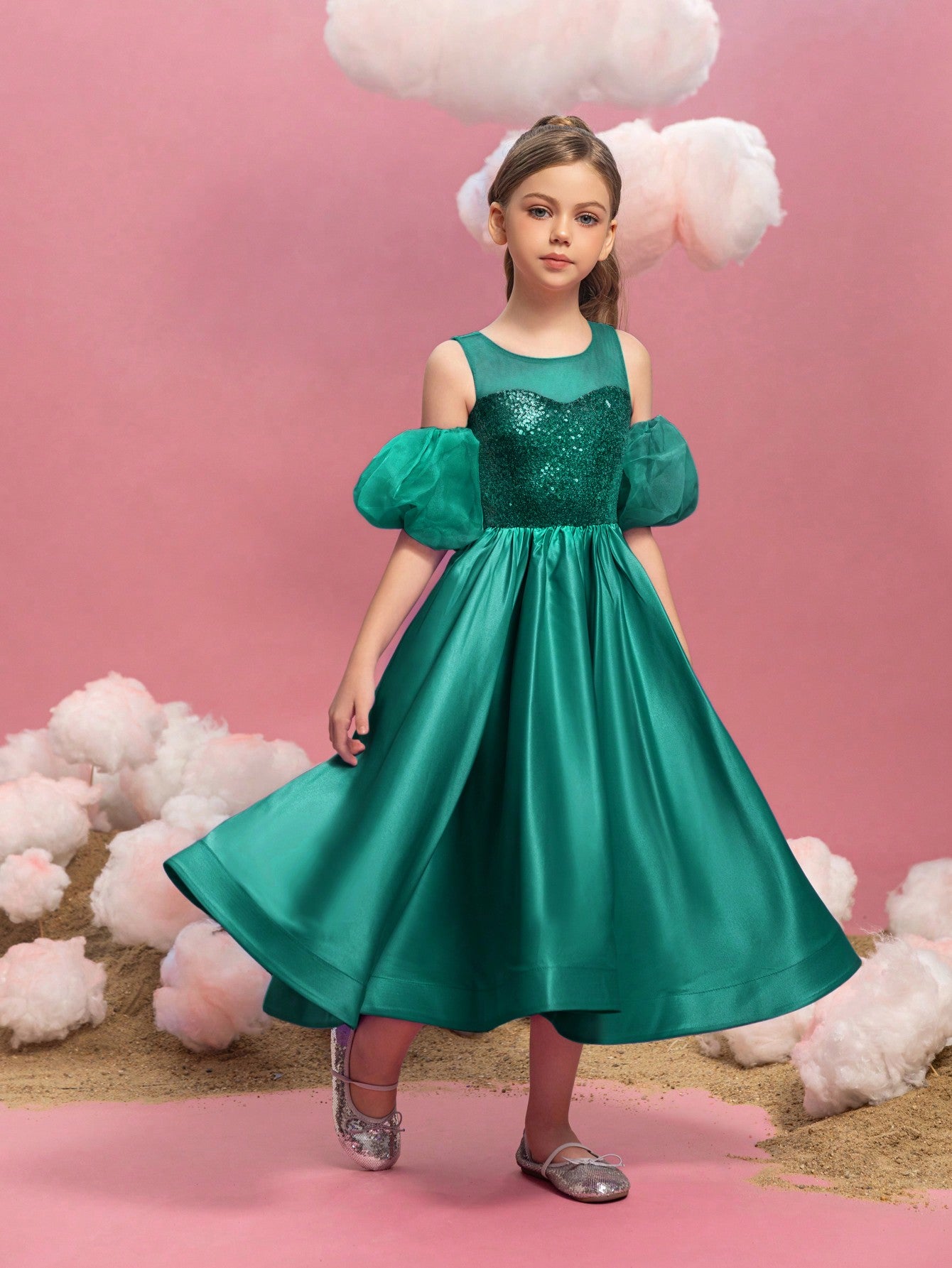 Tween-Mädchen-Kleid aus Satin mit Puffärmeln und Pailletten in Kontrastfarbe 