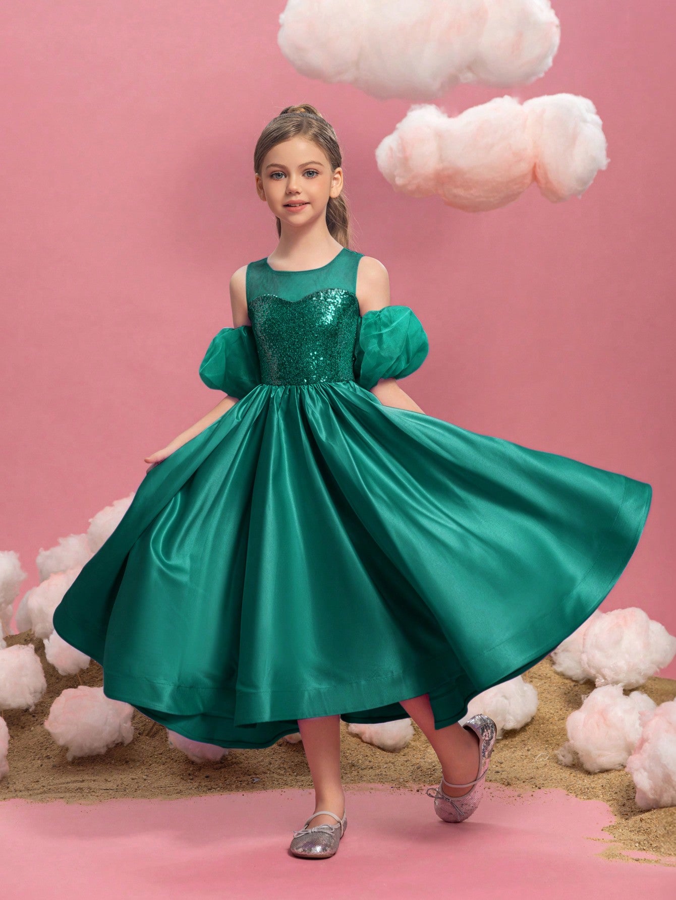 Tween-Mädchen-Kleid aus Satin mit Puffärmeln und Pailletten in Kontrastfarbe 