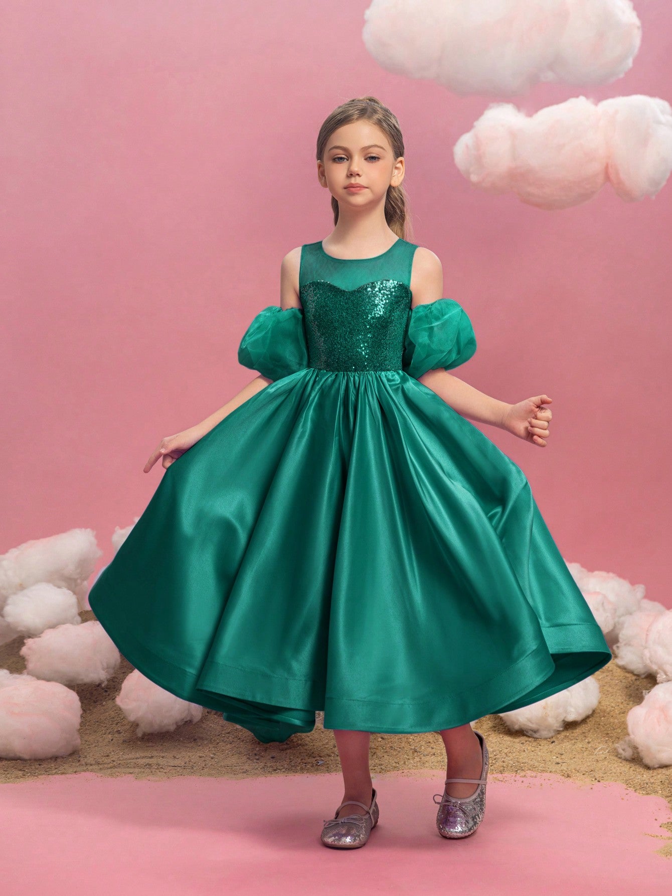 Tween-Mädchen-Kleid aus Satin mit Puffärmeln und Pailletten in Kontrastfarbe 