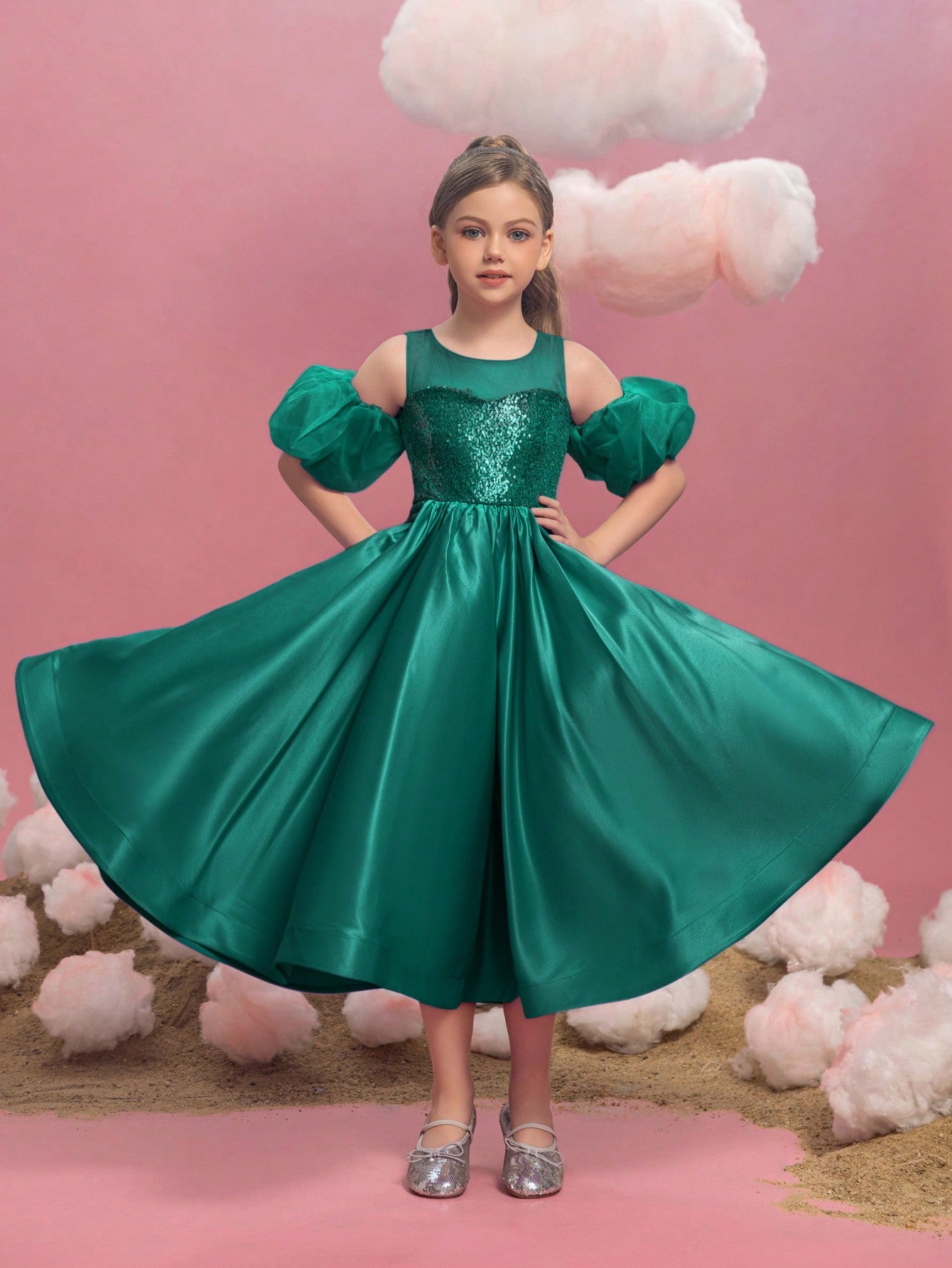 Tween-Mädchen-Kleid aus Satin mit Puffärmeln und Pailletten in Kontrastfarbe 