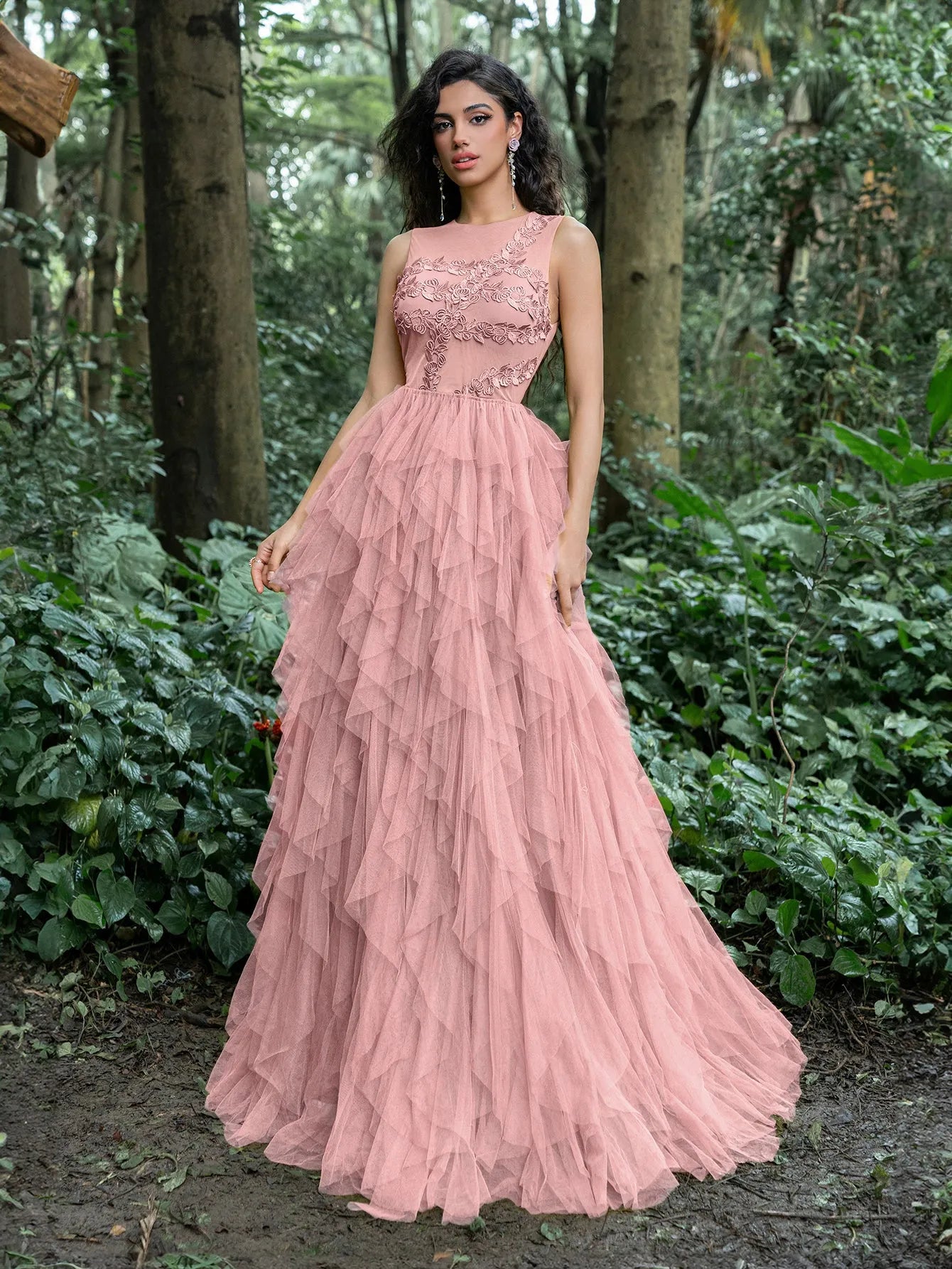 Gorgeous Applique Detail Cascading Ruffle Hem Tulle Prom Dress