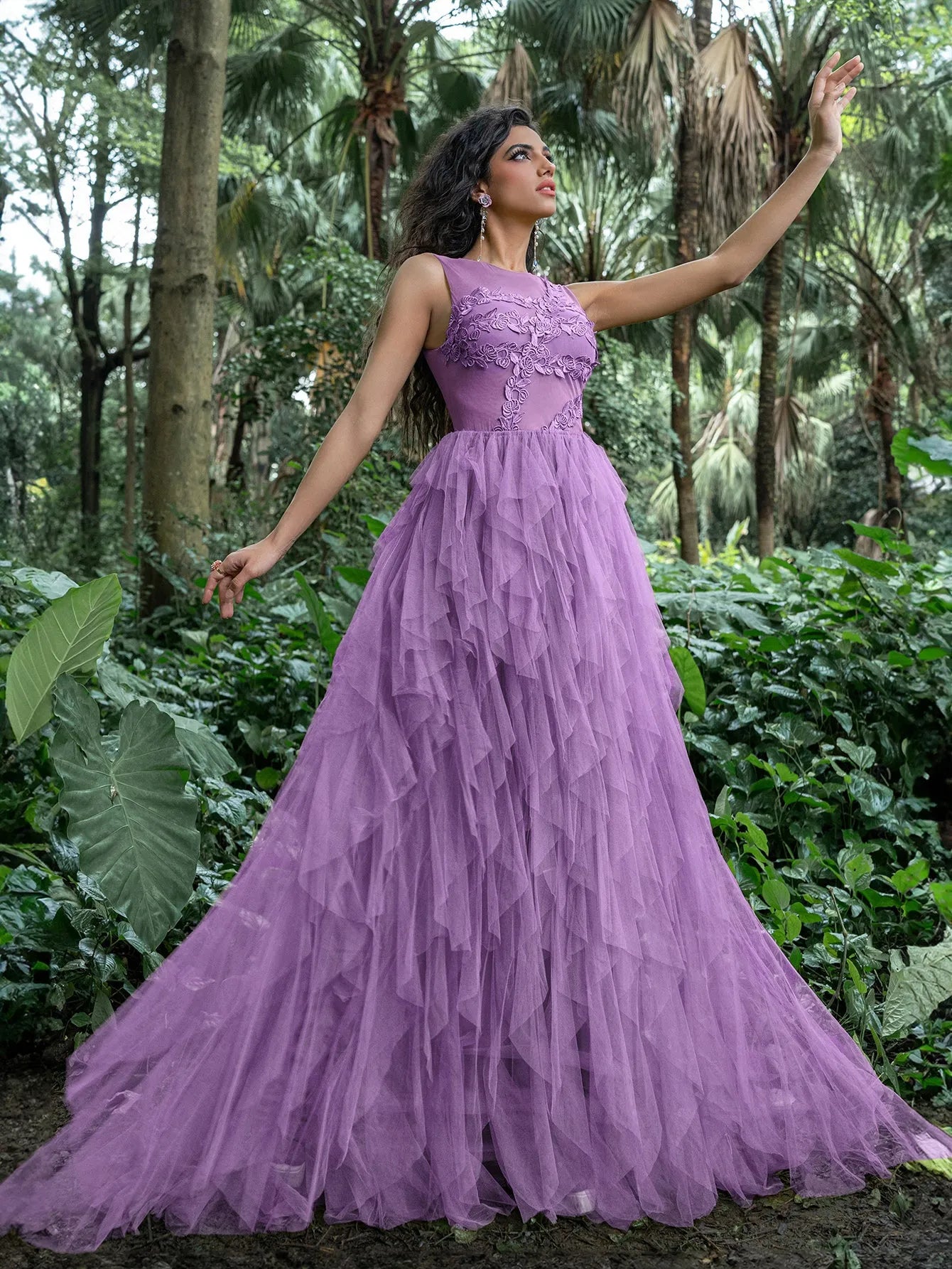 Gorgeous Applique Detail Cascading Ruffle Hem Tulle Prom Dress