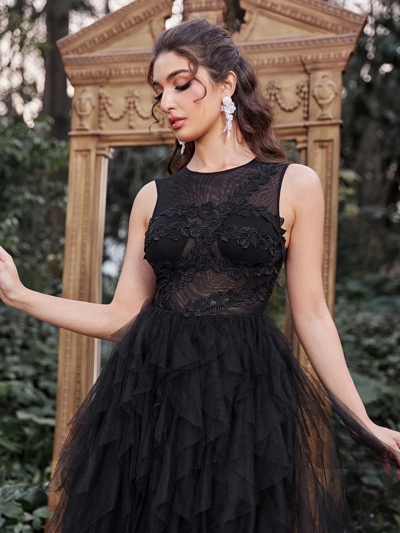 Gorgeous Applique Detail Cascading Ruffle Hem Tulle Prom Dress - Elonnashop