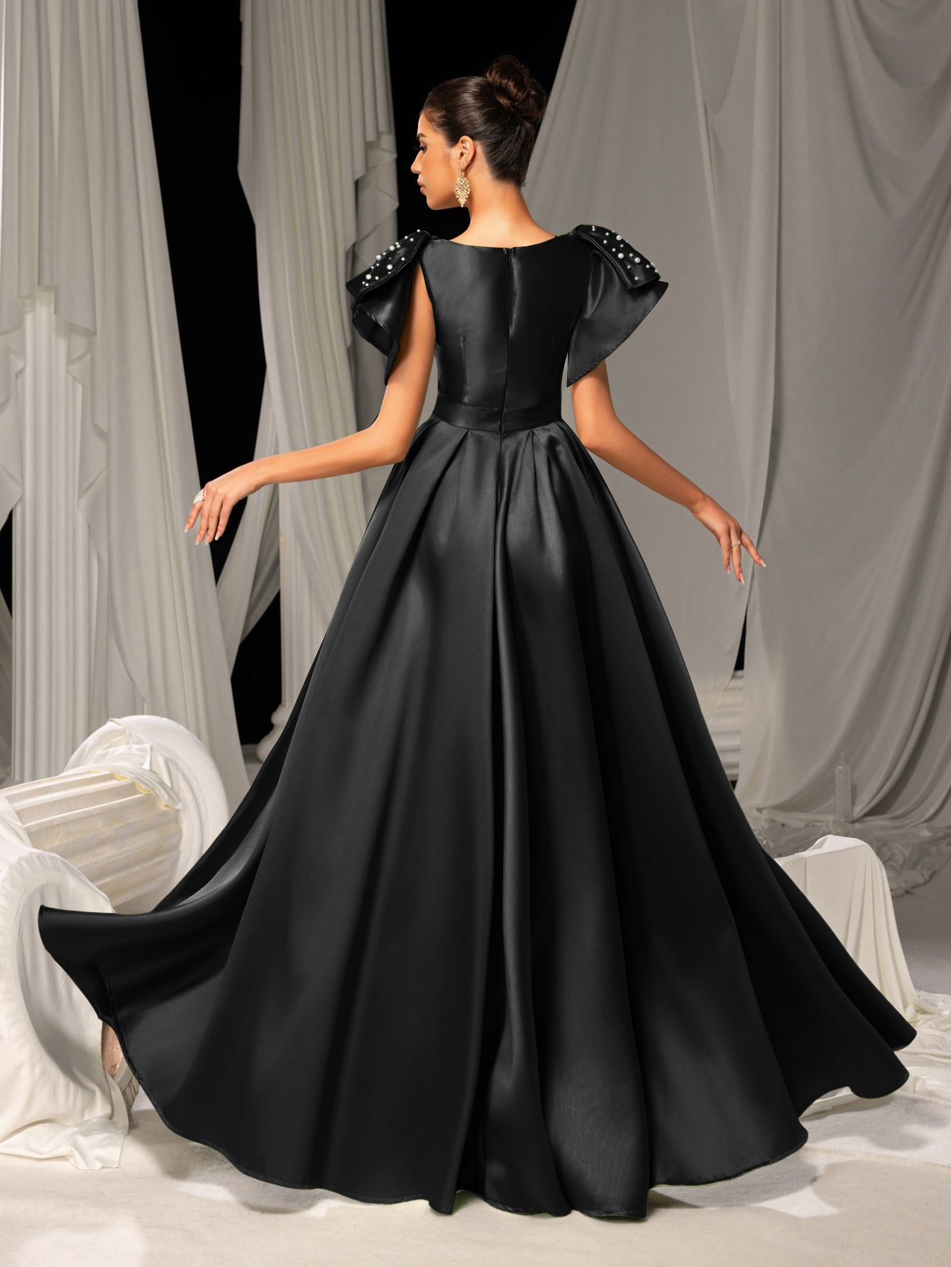 Elegant Satin Evening Gown with Bow Shoulder & Dramatic High Slit – Luxurious Evening Wear for Red Carpet, Formal Galas & Wedding Receptions