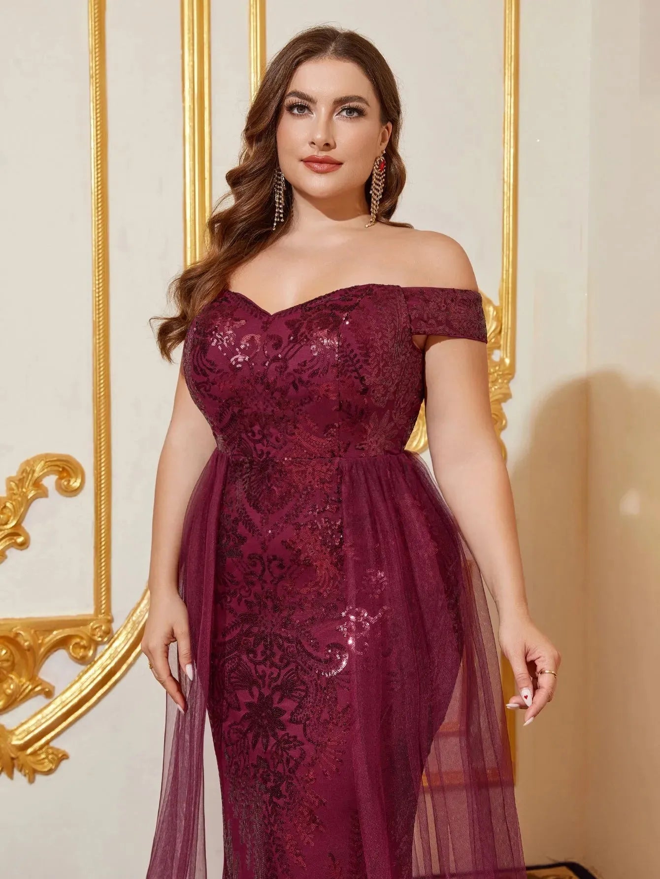 Plus schulterfreies Meerjungfrau-Kleid mit Mesh-Overlay und Pailletten