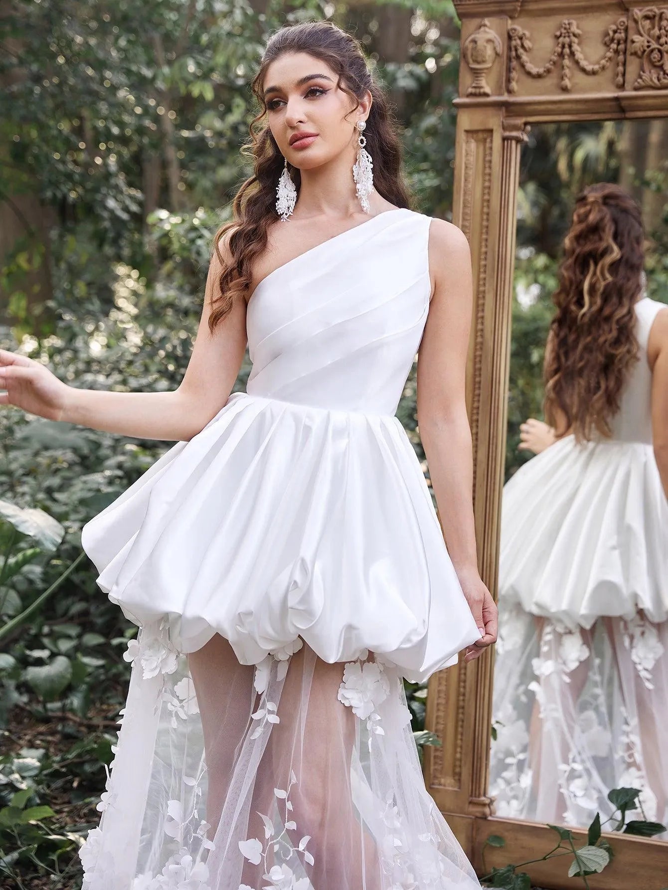 Gorgeous One Shoulder Satin Bodice Contrast Applique Tulle Overlay Wedding Dress - Elonnashop