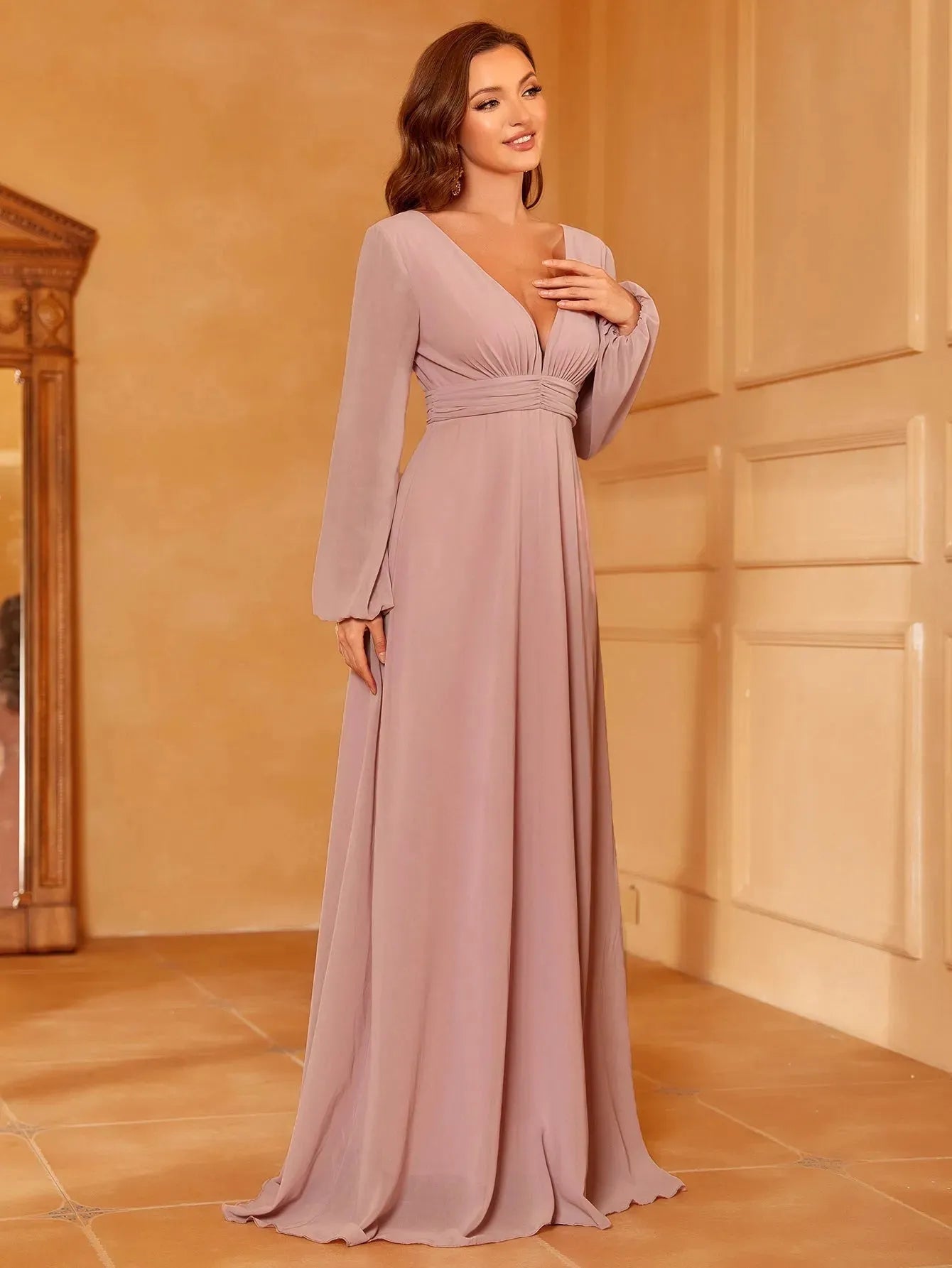 Solides Chiffon-Brautjungfernkleid mit tiefem Ausschnitt und Laternenärmeln 