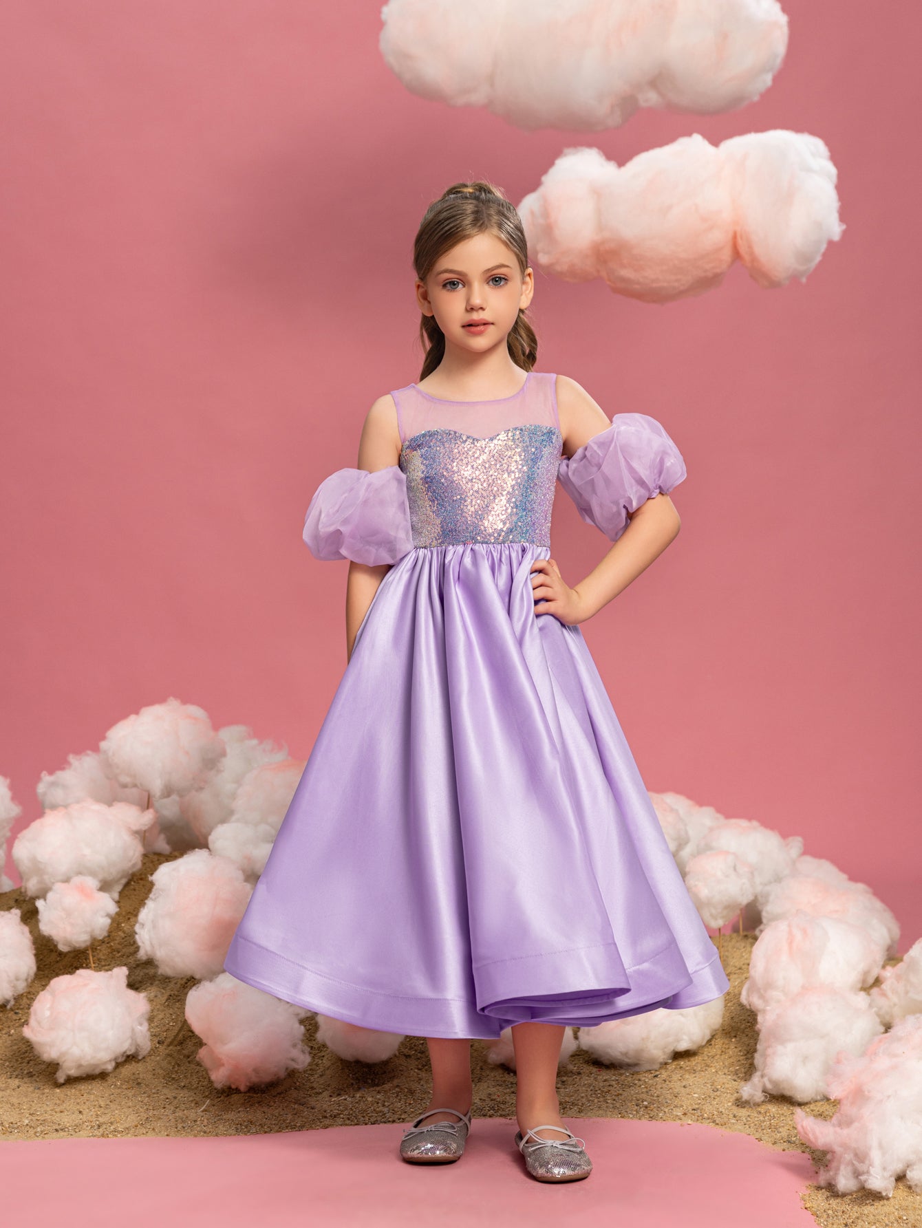 Tween-Mädchen-Kleid aus Satin mit Puffärmeln und Pailletten in Kontrastfarbe 