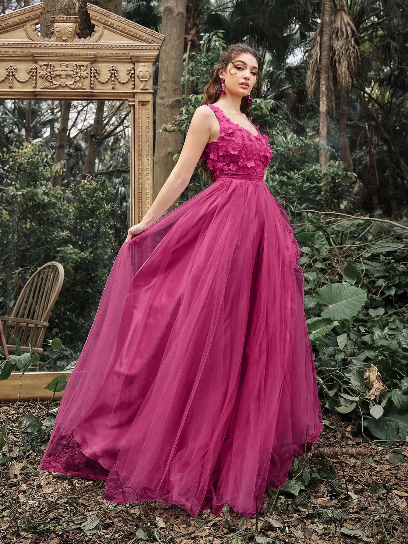 Elegant Scoop Neck Floral Applique Bodice Tulle Evening Dress - Elonnashop