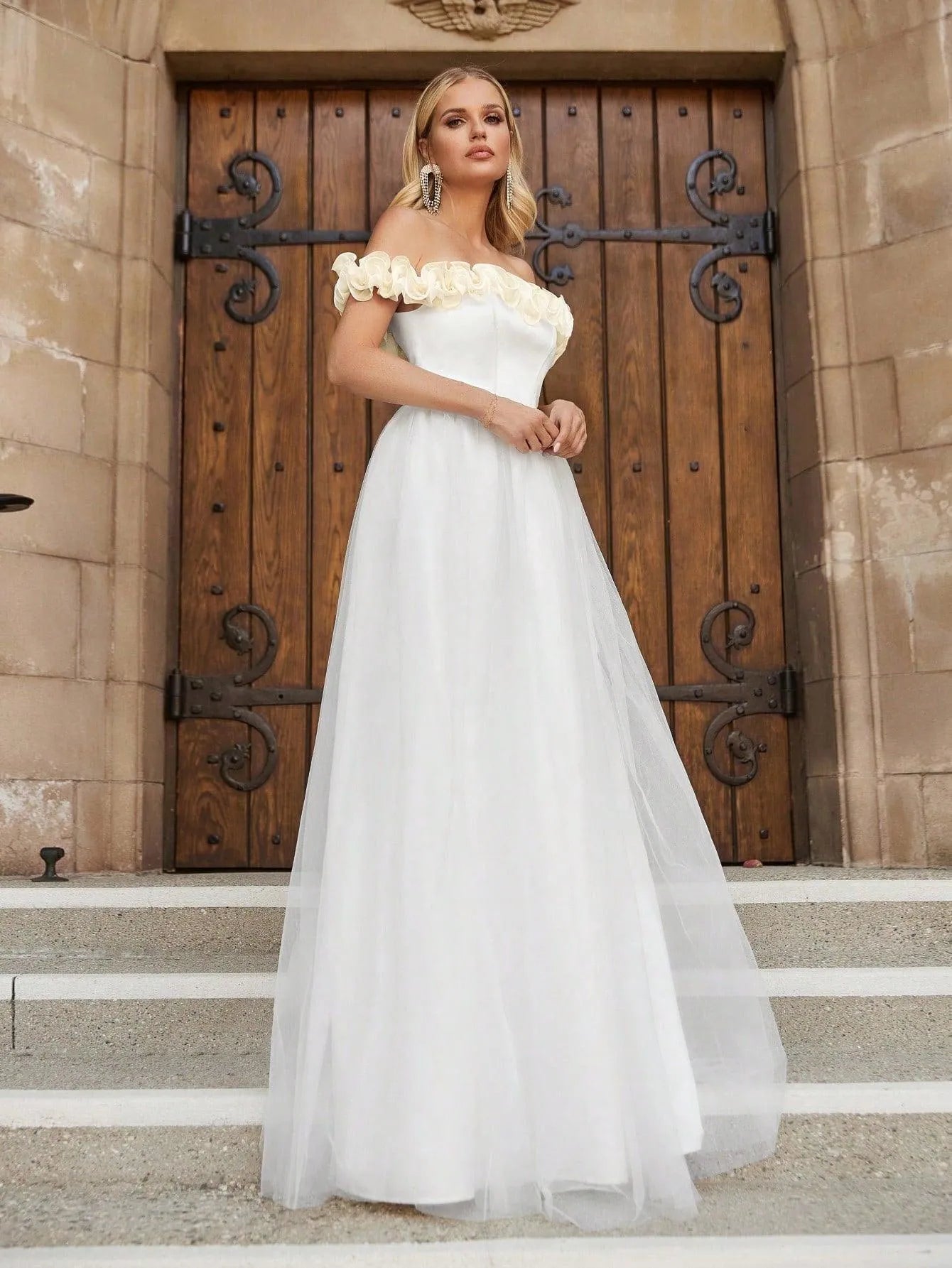 Off Shoulder Satin Bodice Contrast Organza Hem Wedding Dress - Elonnashop