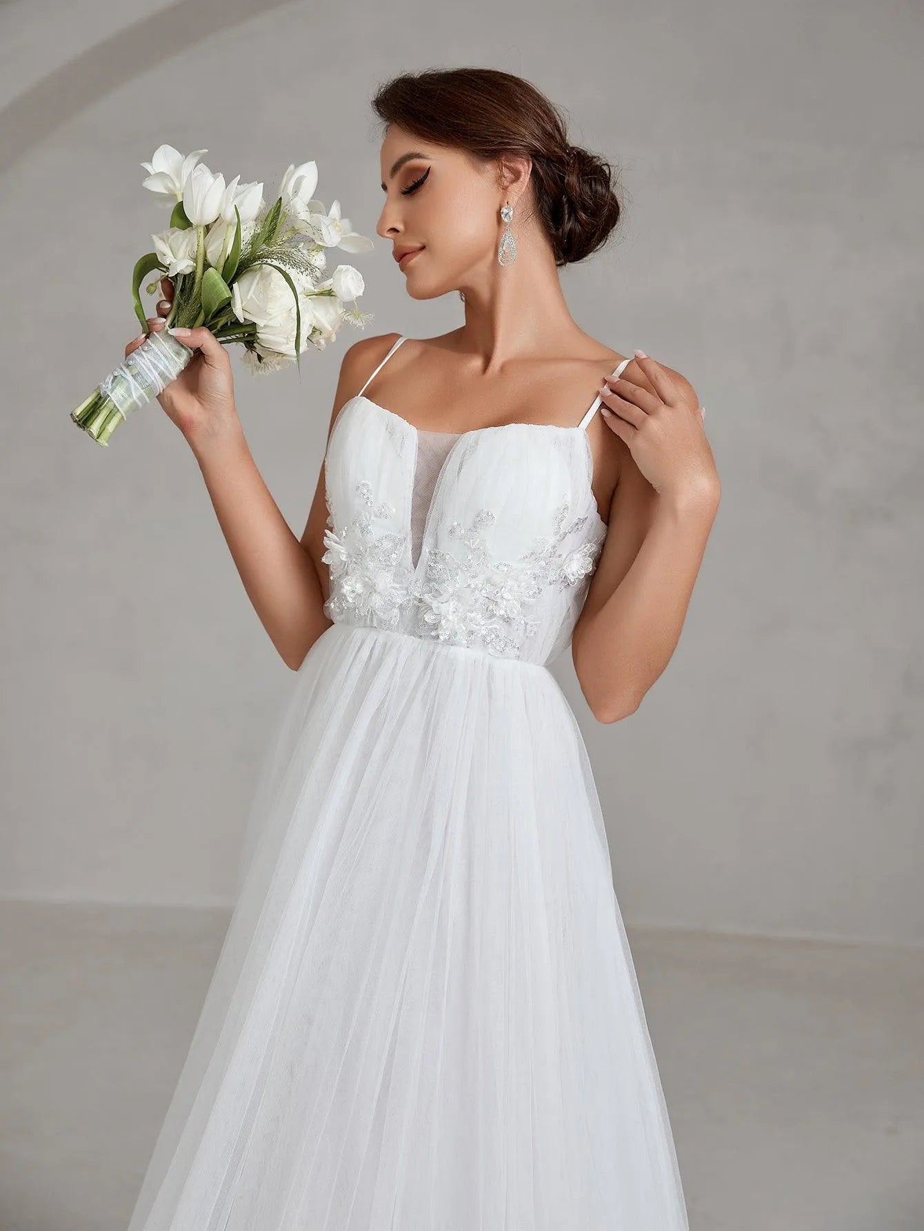 Floral Applique Lace Up Back Mesh Cami Wedding Dress - Elonnashop