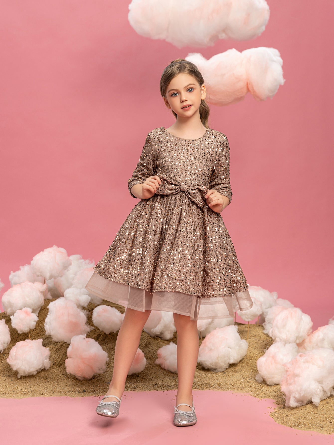 Tween-Mädchen-Partykleid mit Schleifendetail und 3/4-Ärmeln und Pailletten 