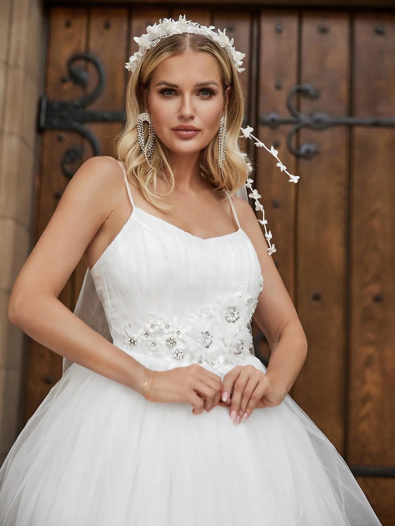 Floral Applique Mesh Cami Wedding Dress - Elonnashop