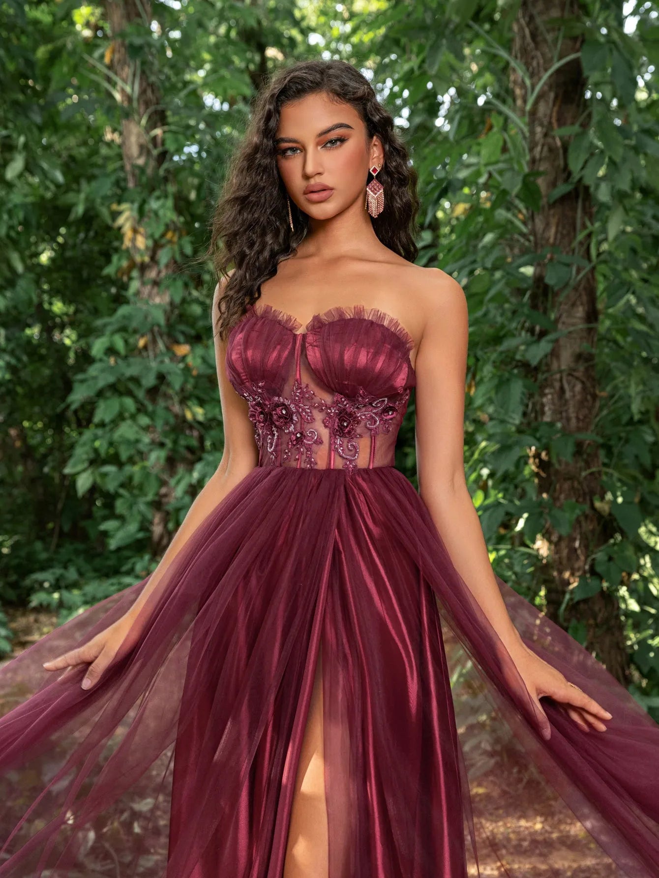 Elegant Strapless Applique Detail Bustier Split Tulle Prom Dress