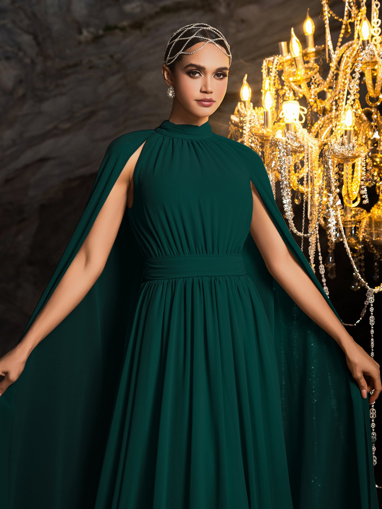 Elegantes Abendkleid aus Chiffon mit Stehkragen und Umhangärmeln