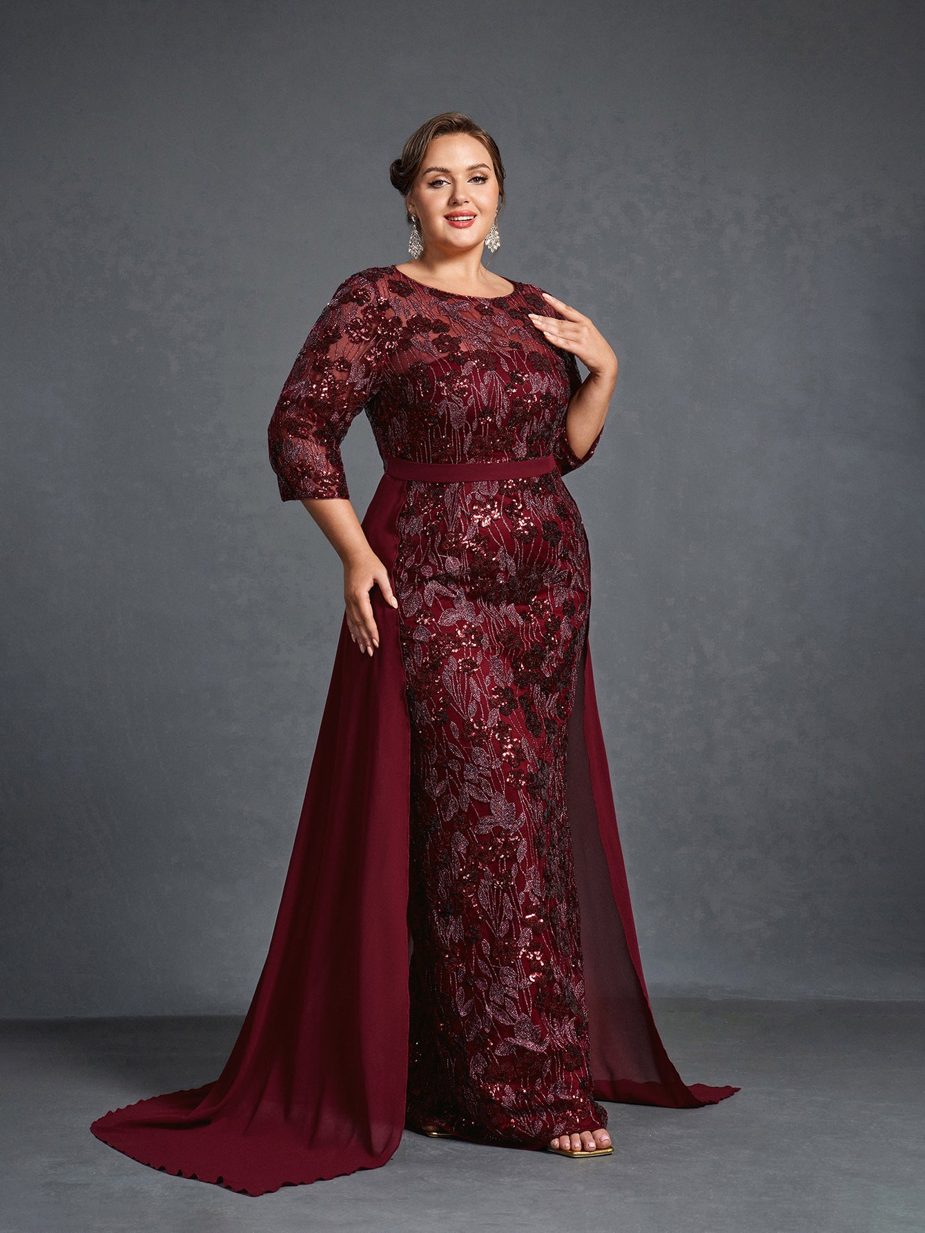 Plus Womens' Luxurious Evening Gown with Embroidered Sequin Detailing & Chiffon Skirt – Sculpted Bodice & Sheer Train for Formal Galas