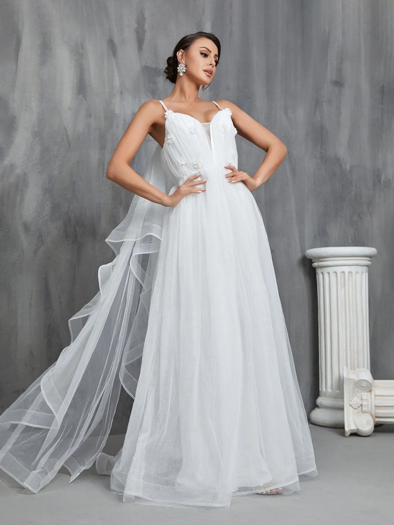 Airy Tulle Wedding Dress With Delicate Appliqués - Elonnashop