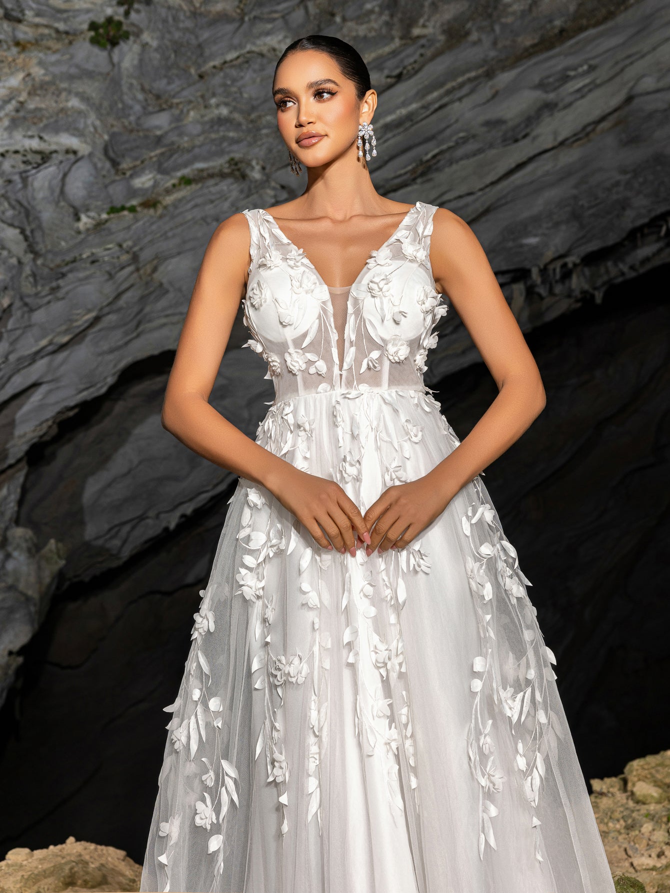 Gorgeous Floral Applique Plunging Neck Backless A-line Wedding Dress