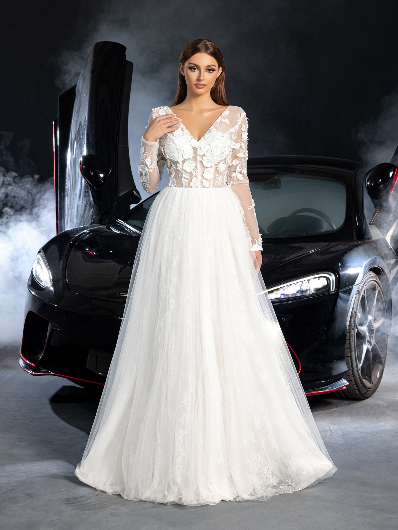 Gorgeous Plunging Neck Backless Applique Tulle Wedding Dress