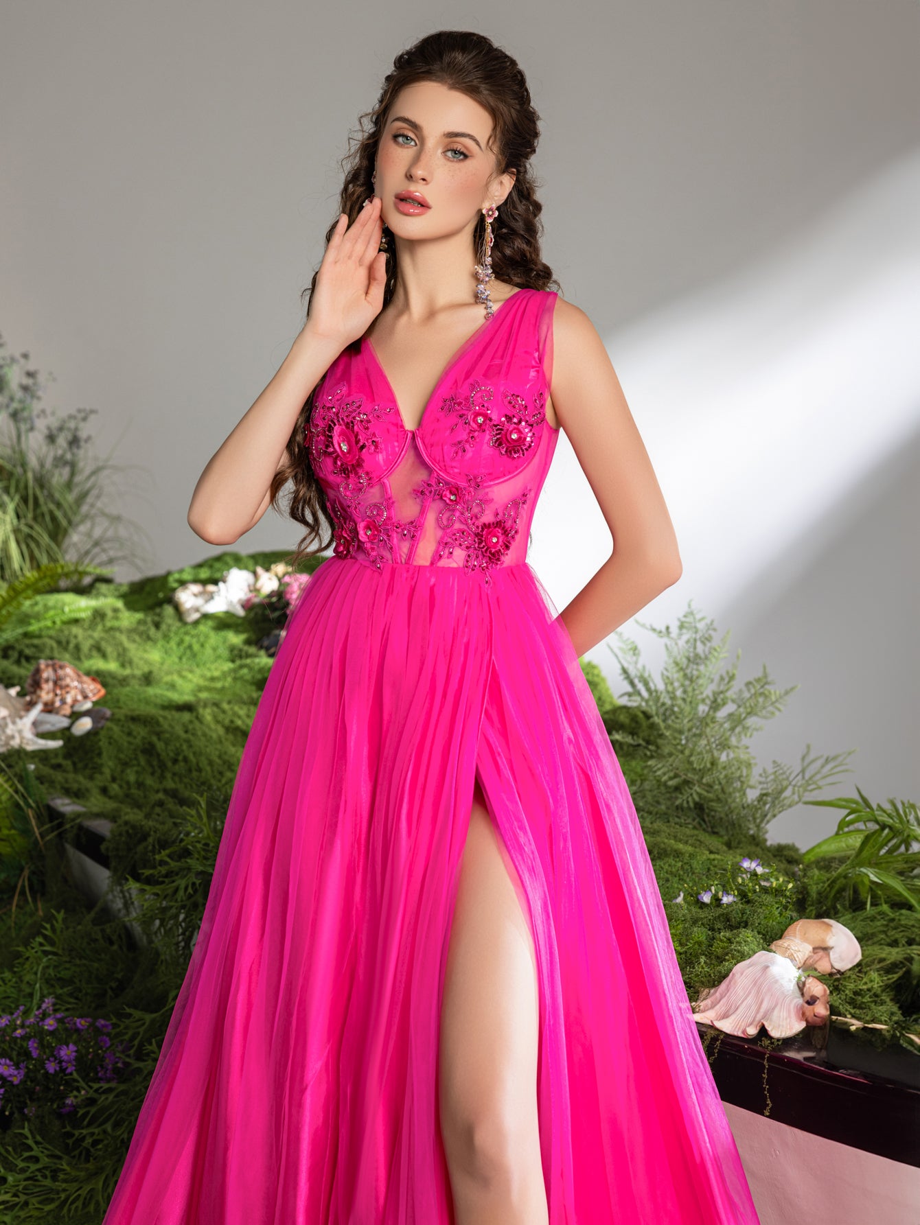 Elegant Plunging Neck Applique Detail Lace-Up Back Tulle Formal Prom Dress Evening Dress