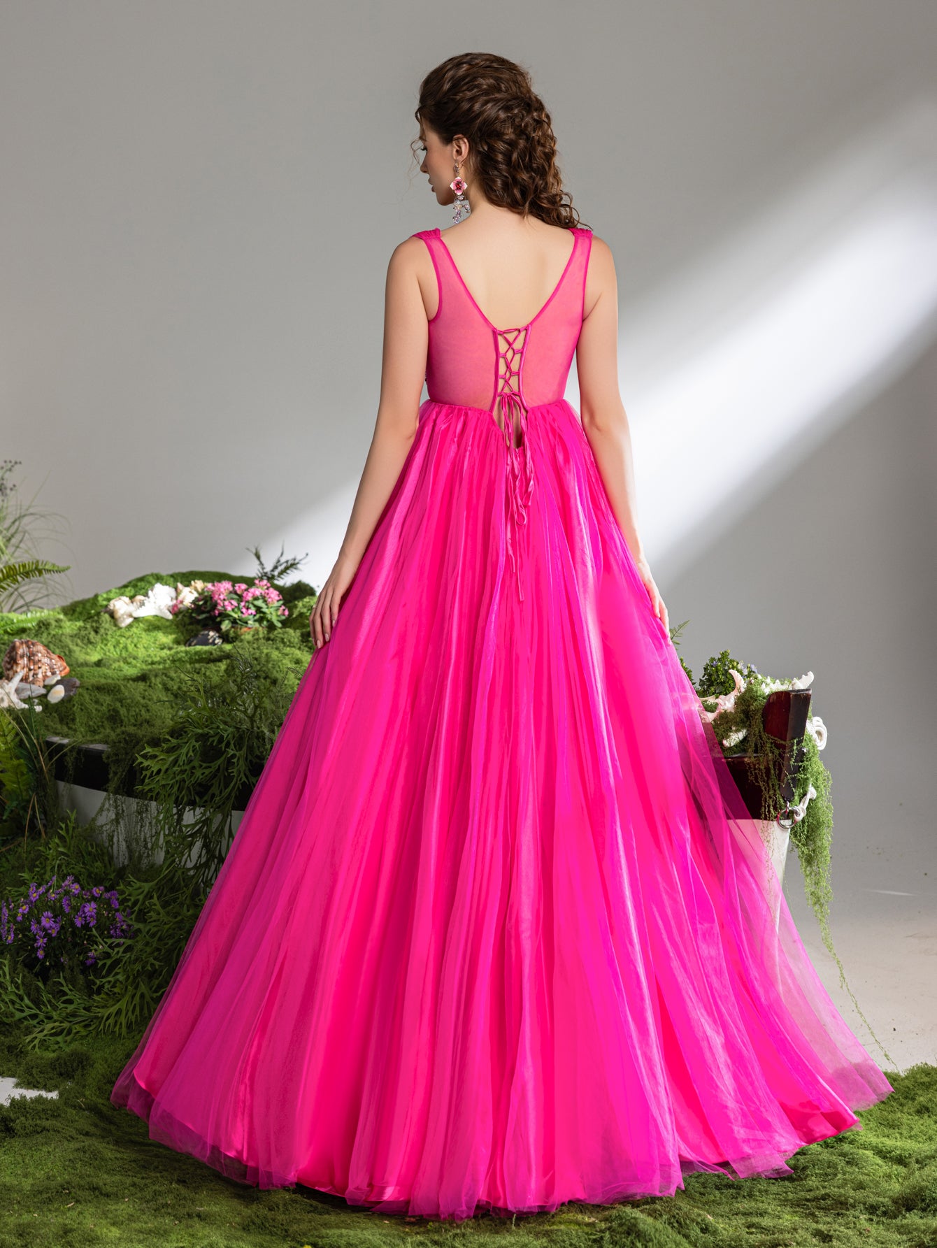 Elegant Plunging Neck Applique Detail Lace-Up Back Tulle Formal Prom Dress Evening Dress