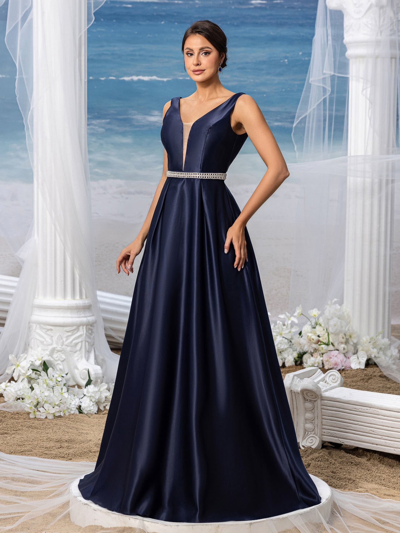 Damen-Formelles Kleid aus Satin mit rückenfreiem Strassbund 