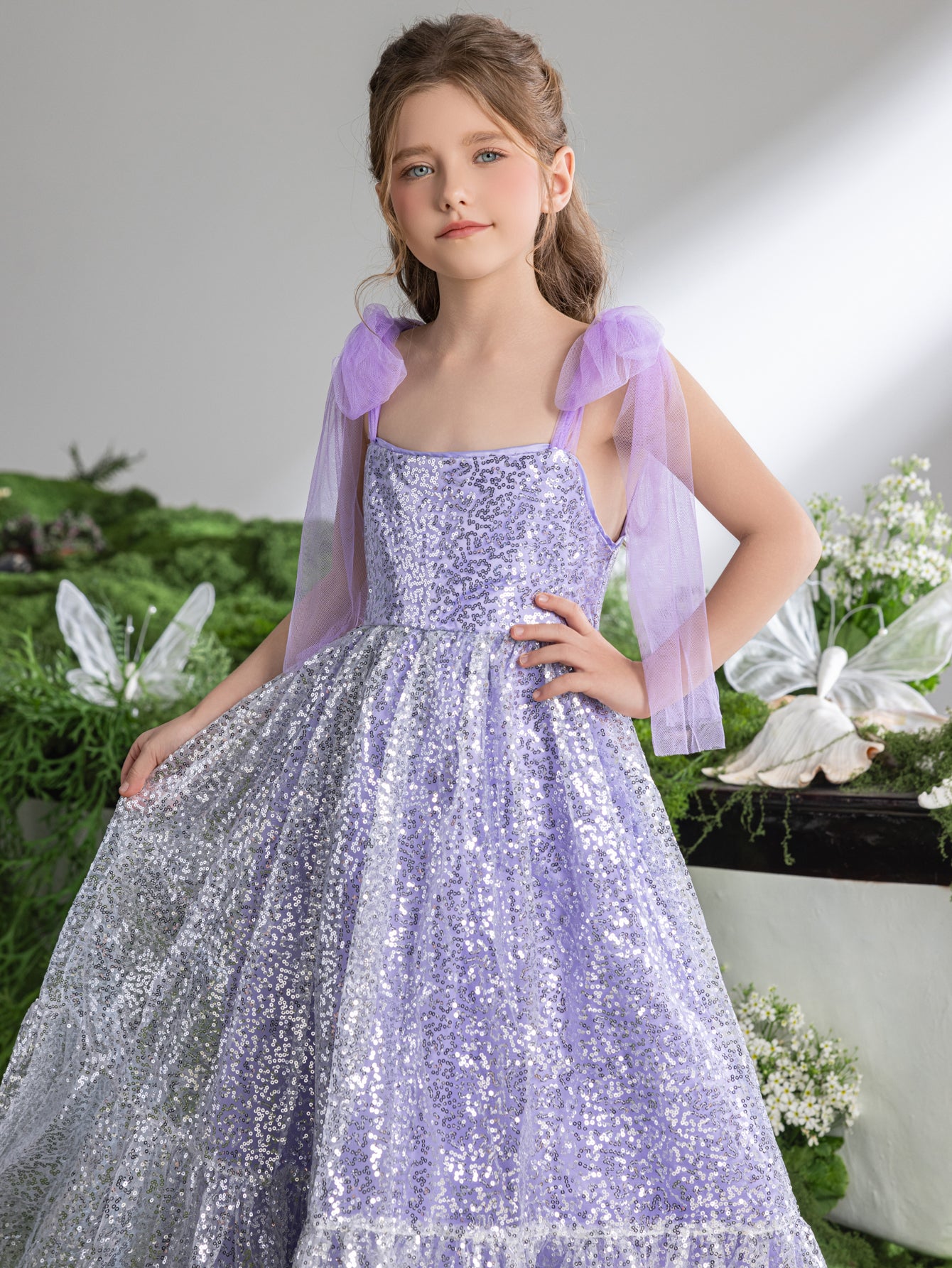 Tween-Mädchen-Trägerkleid mit glitzernden Pailletten und Schnürung an den Schultern 