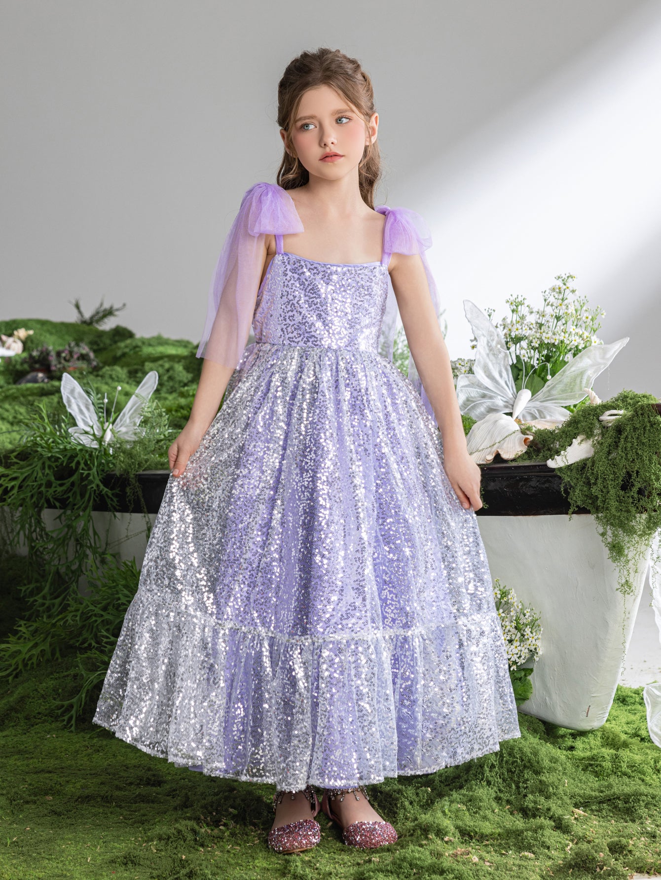 Tween-Mädchen-Trägerkleid mit glitzernden Pailletten und Schnürung an den Schultern 