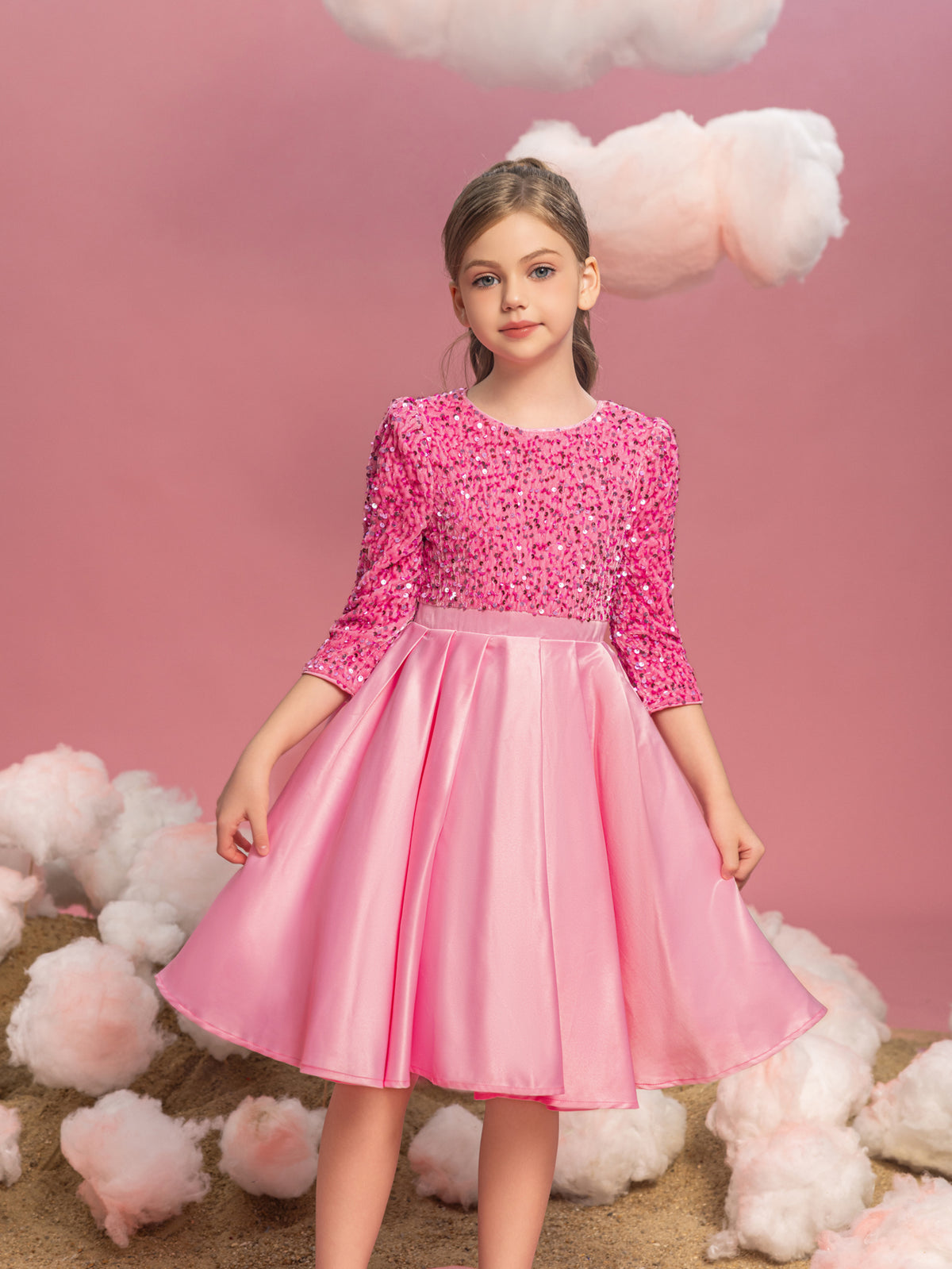 Tween-Kleid für Mädchen mit Pailletten und kontrastierendem, plissiertem Satinsaum 