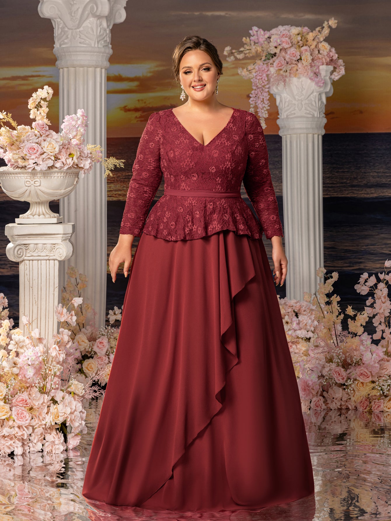 Plus Womens' Elegant Mother-of-the-Bride Gown: Lace V-Neck with Chiffon Skirt & Three-Quarter Sleeves – Elegant Formal Dress for Beach Weddings