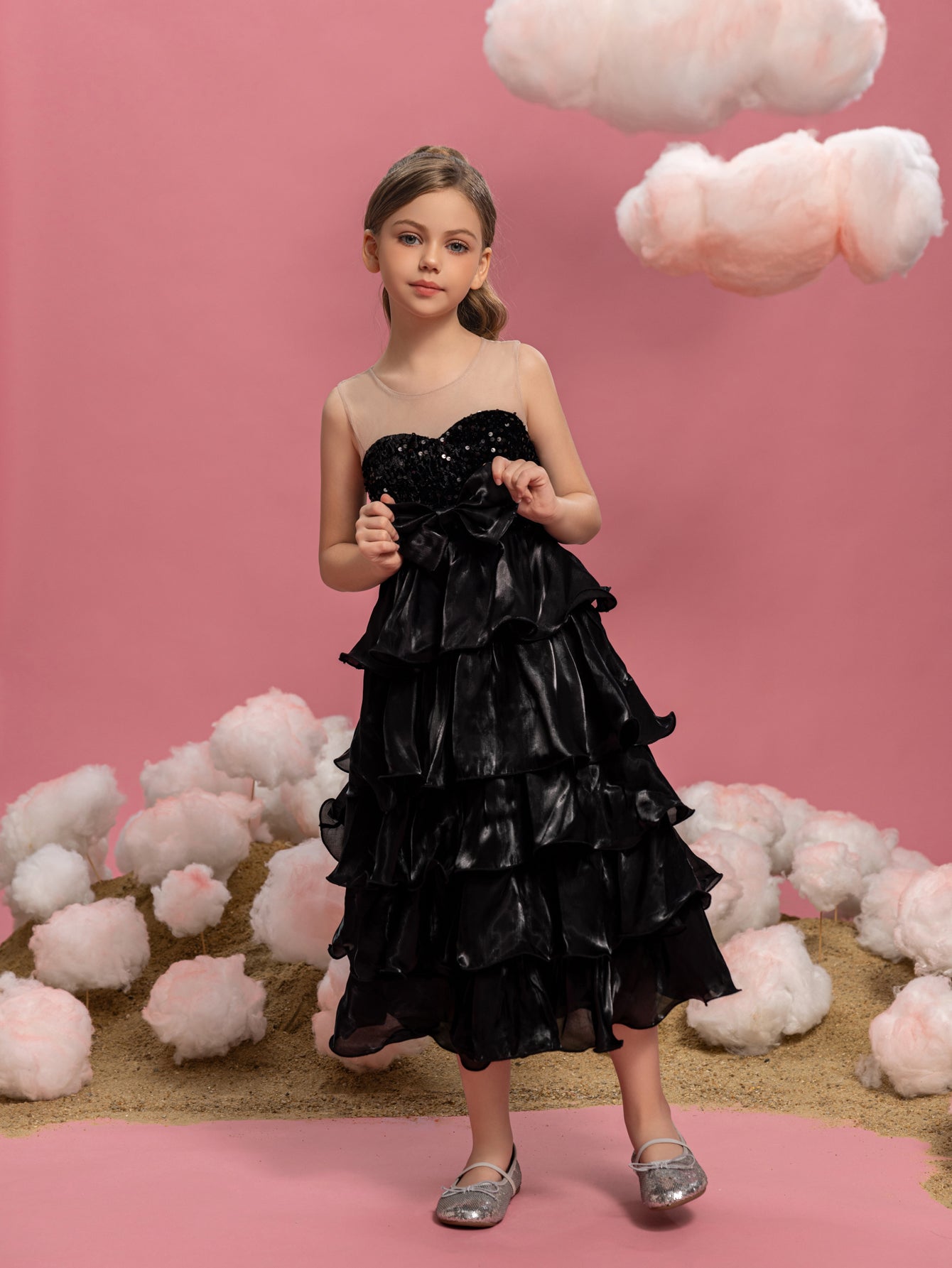 Ärmelloses Tween-Mädchenkleid mit Pailletten und mehrlagigem Organza-Saum 