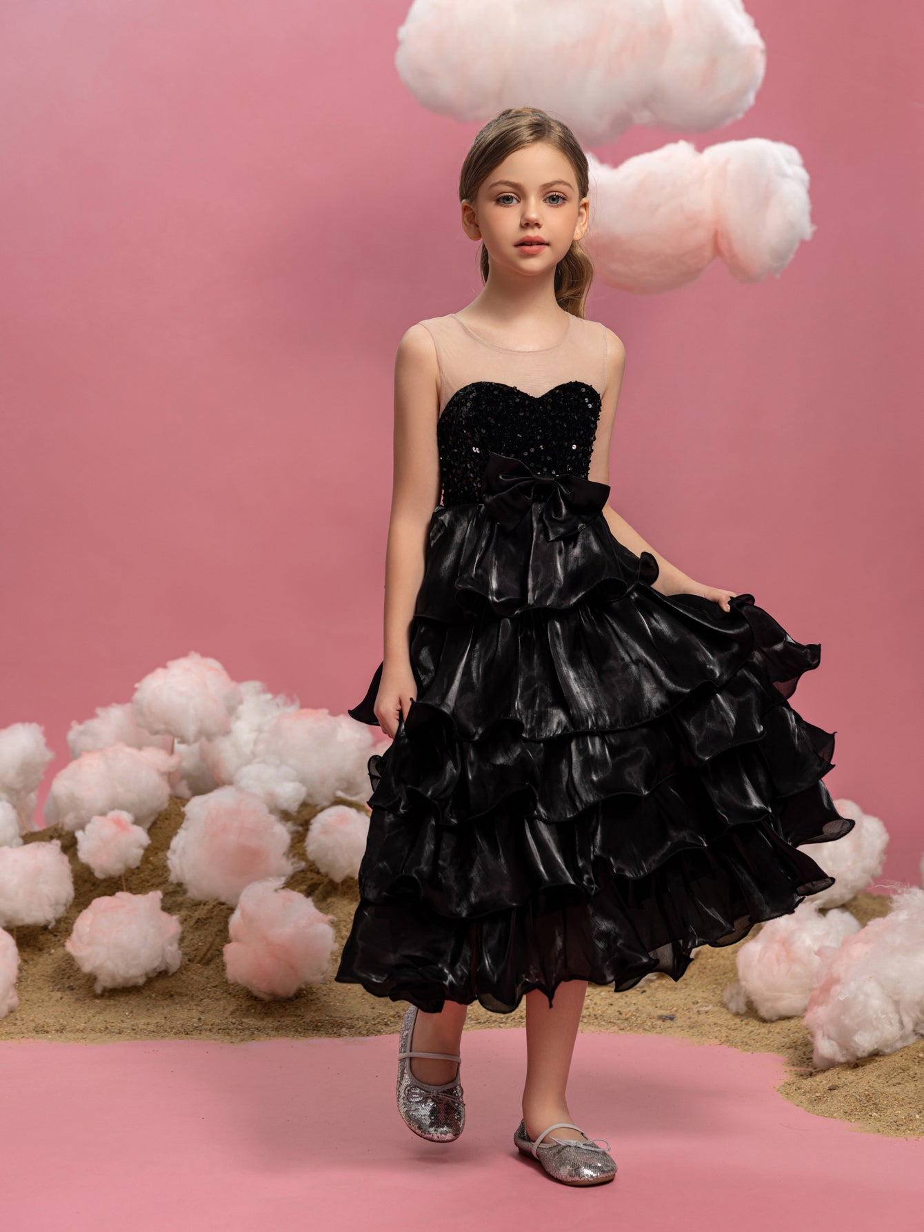 Ärmelloses Tween-Mädchenkleid mit Pailletten und mehrlagigem Organza-Saum 