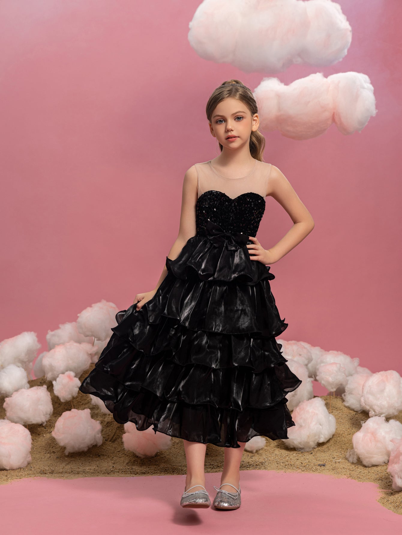 Ärmelloses Tween-Mädchenkleid mit Pailletten und mehrlagigem Organza-Saum 