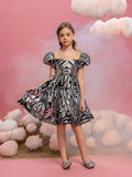 Tween Mädchen-Partykleid mit Puffärmeln und kontrastierendem Netzstoff und Pailletten 