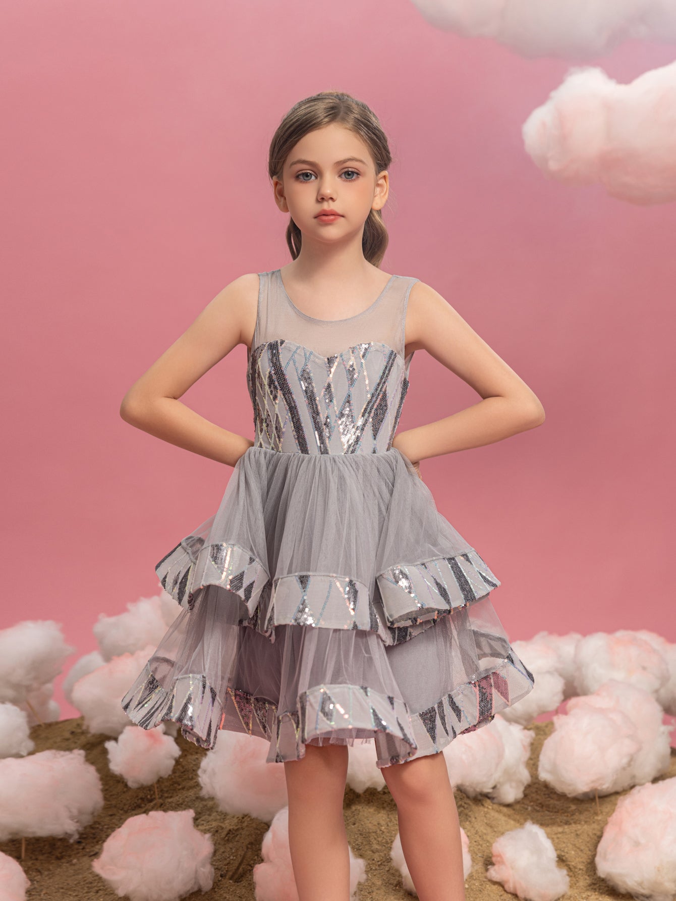 Tween-Partykleid für Mädchen mit mehrlagigem Netzstoff und kontrastierendem Paillettensaum 