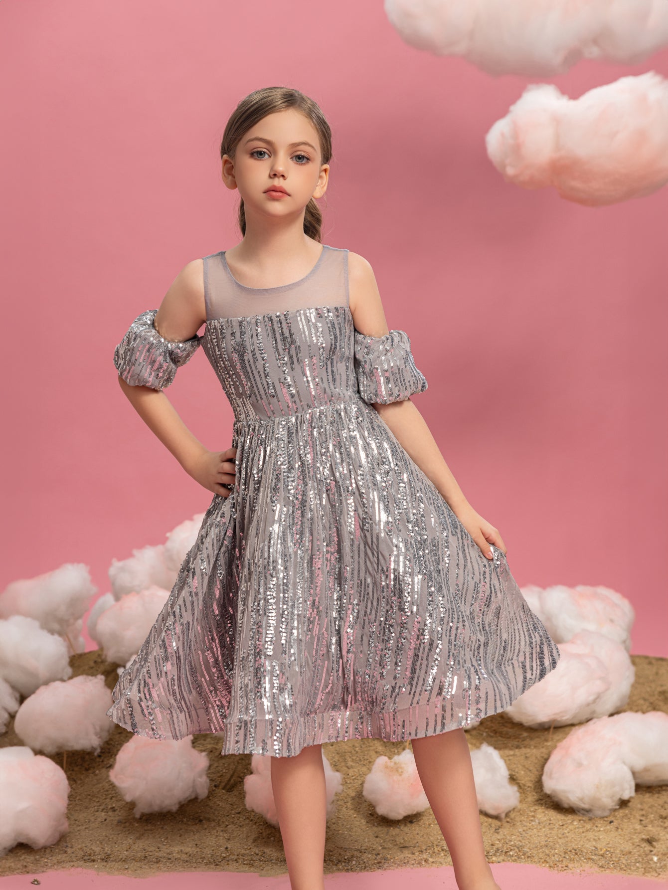 Tween Mädchen-Partykleid mit Puffärmeln und kontrastierendem Netzstoff und Pailletten 