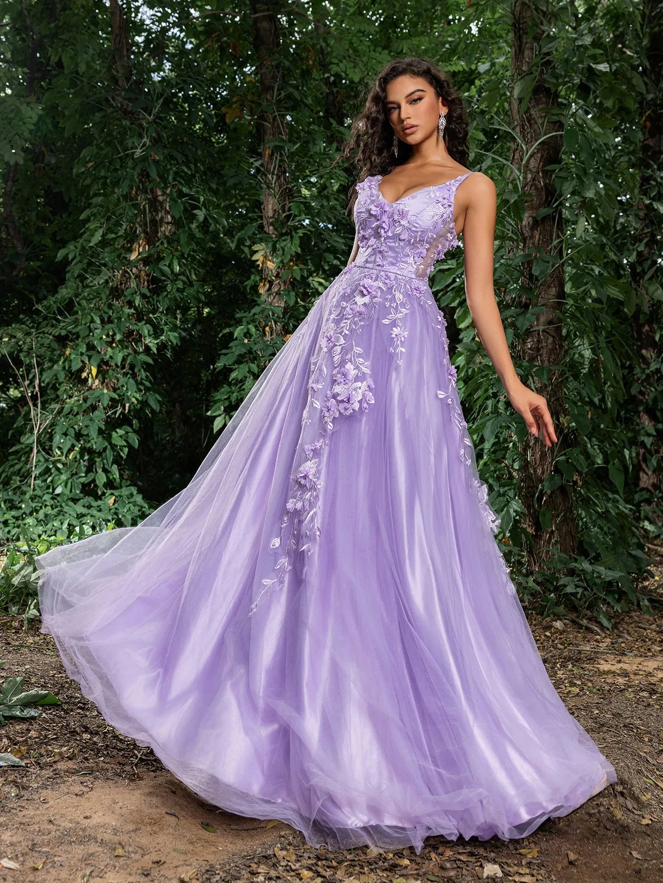 Gorgeous Floral Applique Detail Lace-Up Back Tulle Prom Dress