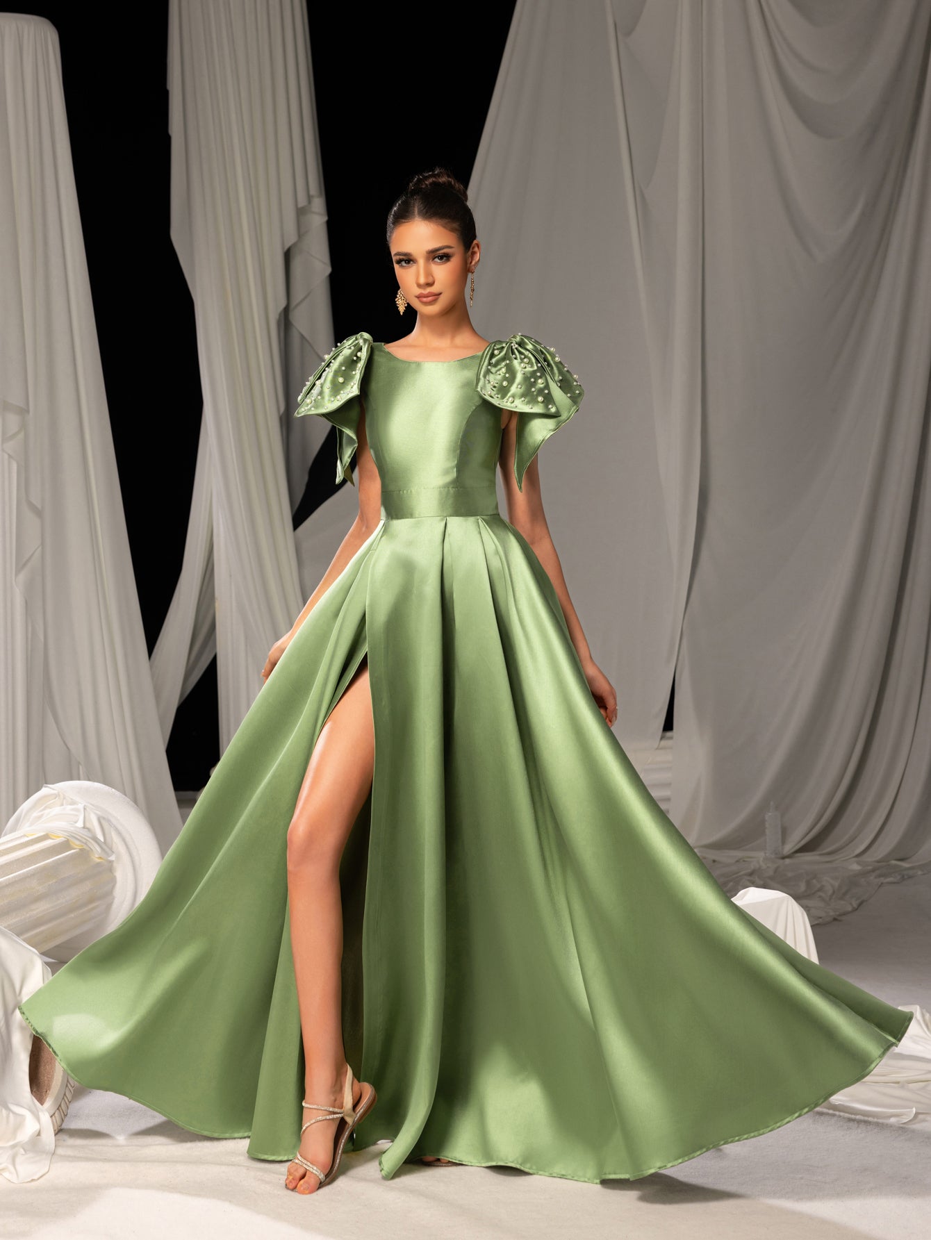 Elegant Satin Evening Gown with Bow Shoulder & Dramatic High Slit – Luxurious Evening Wear for Red Carpet, Formal Galas & Wedding Receptions
