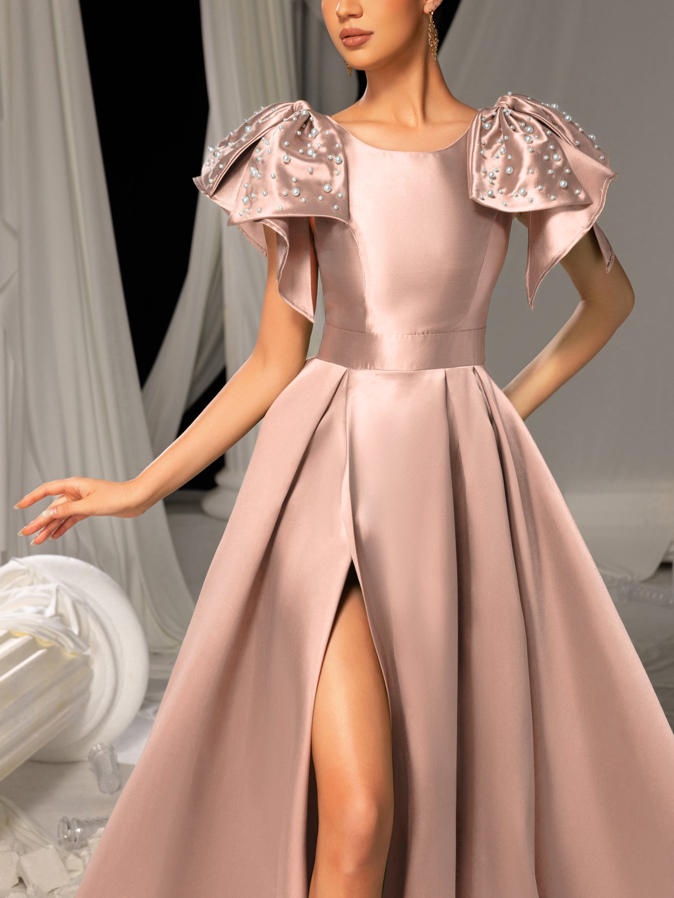 Elegant Satin Evening Gown with Bow Shoulder & Dramatic High Slit – Luxurious Evening Wear for Red Carpet, Formal Galas & Wedding Receptions