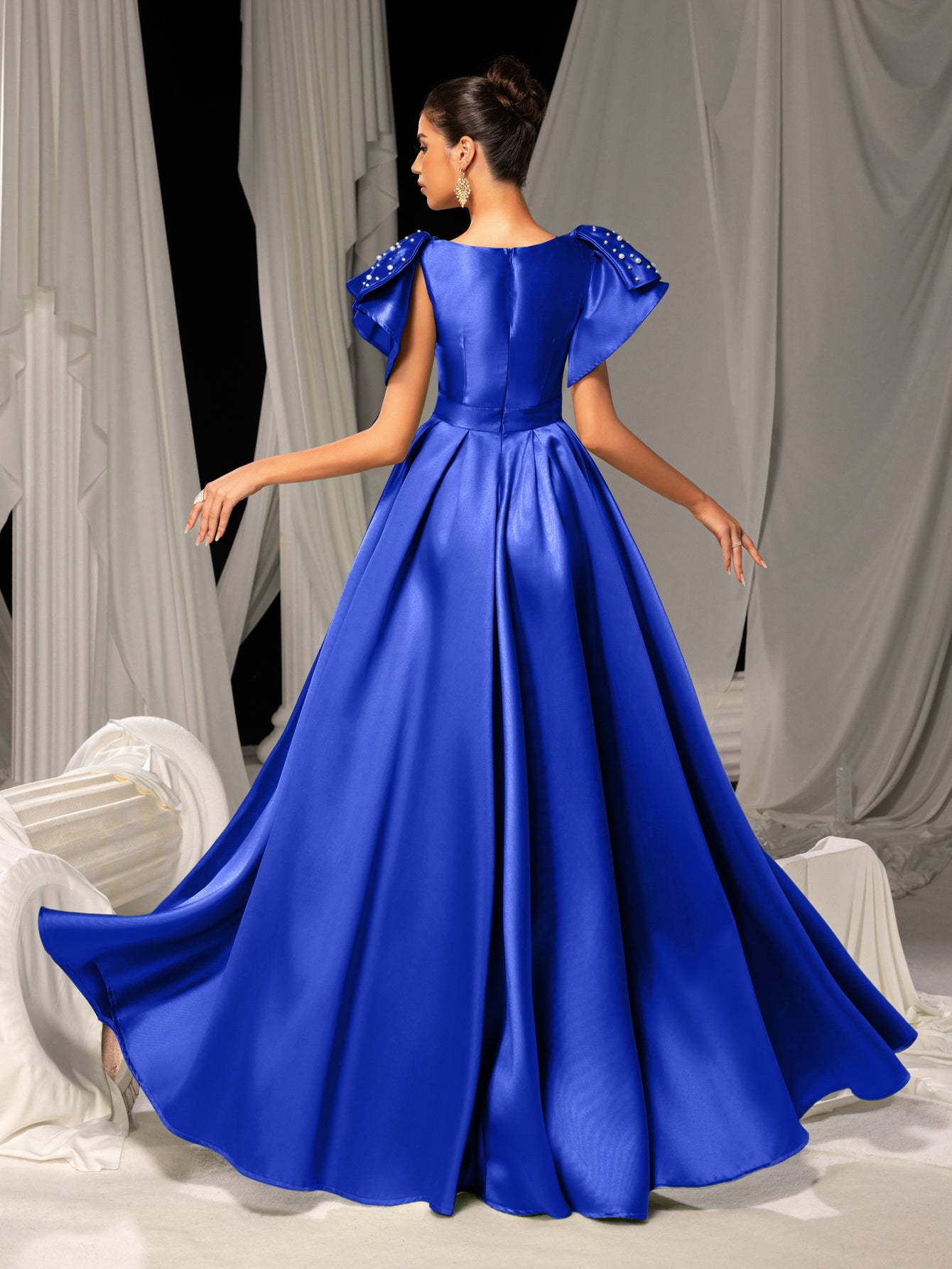 Elegant Satin Evening Gown with Bow Shoulder & Dramatic High Slit – Luxurious Evening Wear for Red Carpet, Formal Galas & Wedding Receptions