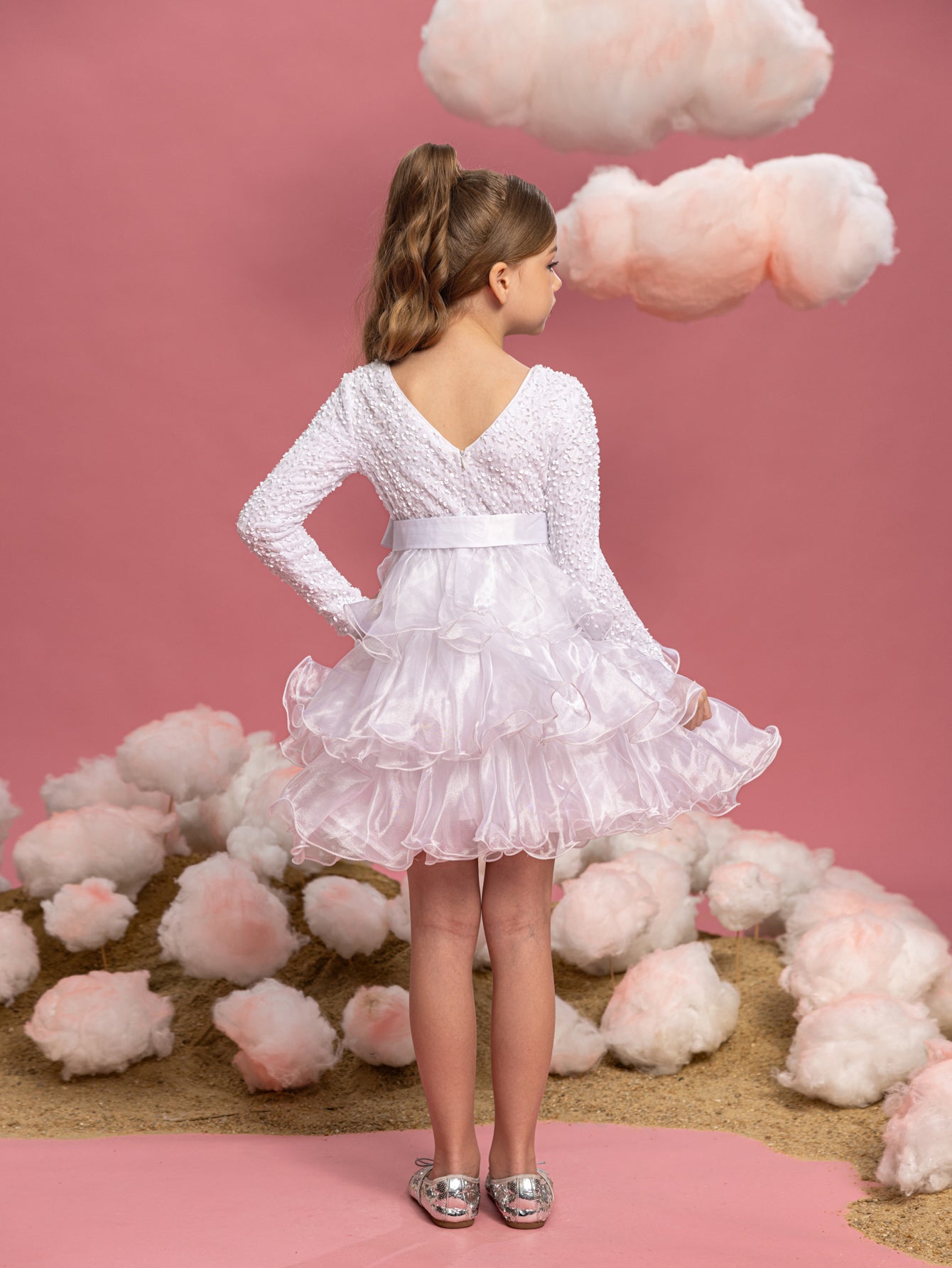 Tween-Mädchenkleid mit kontrastierendem mehrlagigem Organza-Saum und Pailletten 