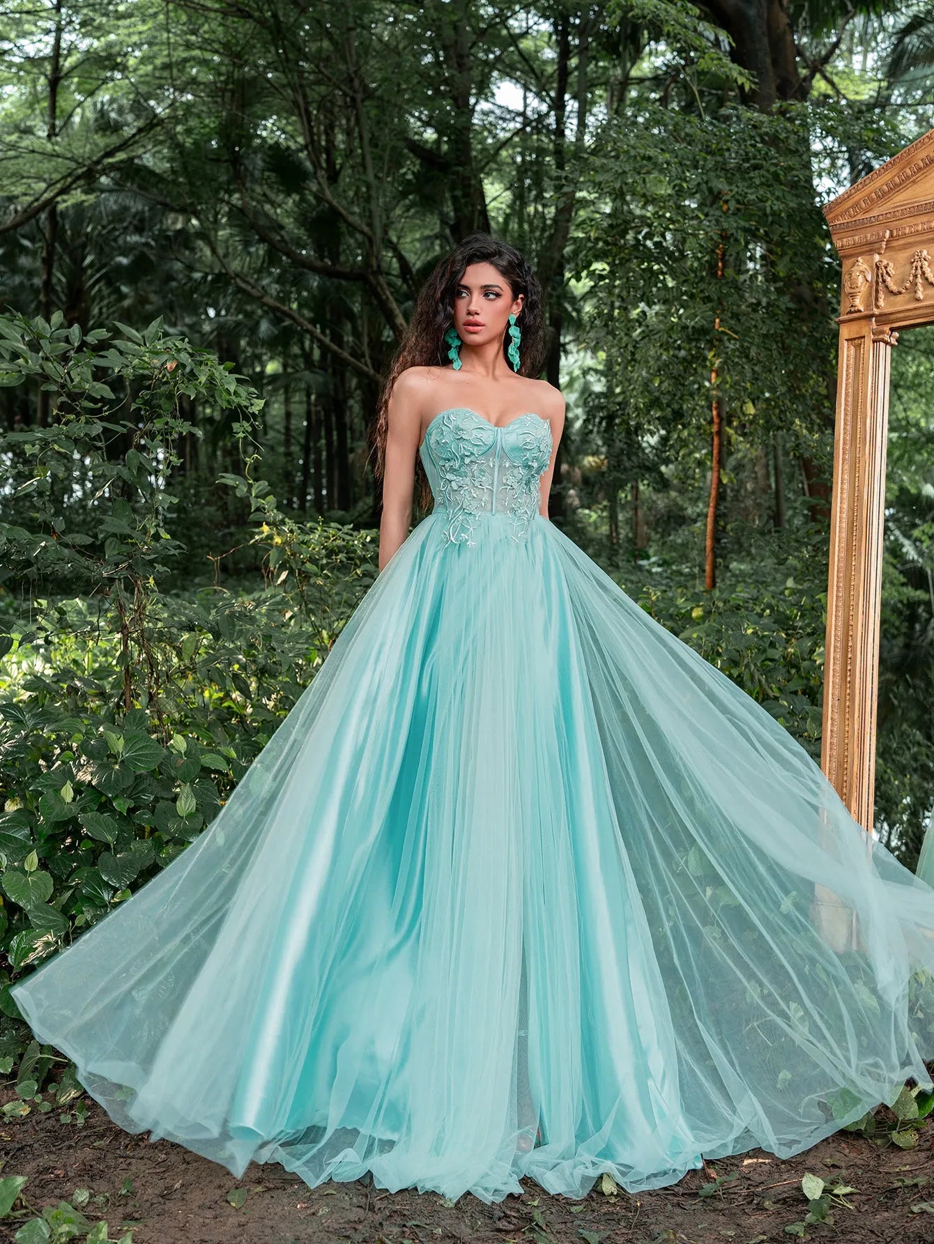 Elegant Strapless Applique Detail Beaded Sequin Bodice Split Tulle Prom Dress