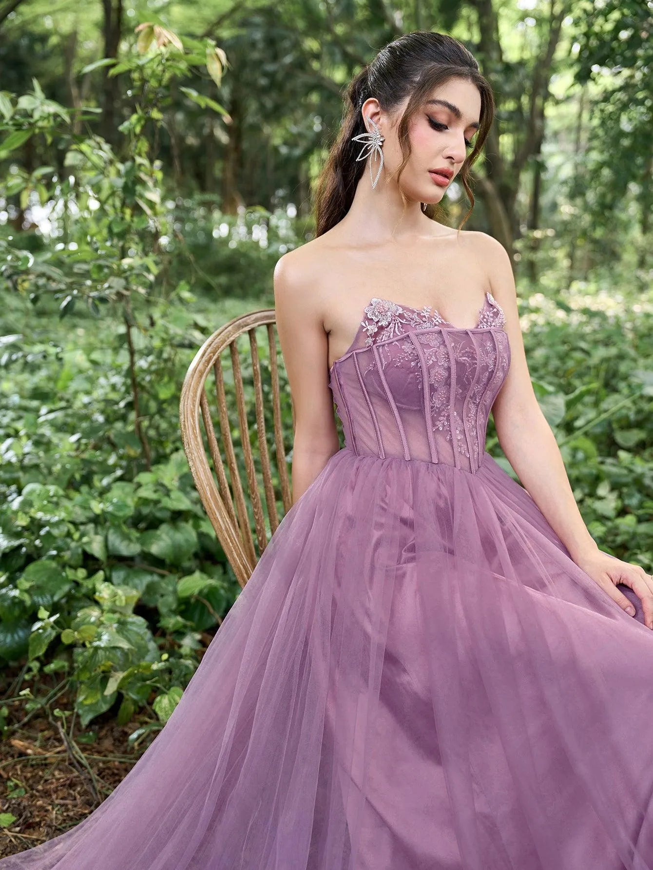 Elegant Strapless Floral Applique Detail Bustier Tulle Prom Dress - Elonnashop